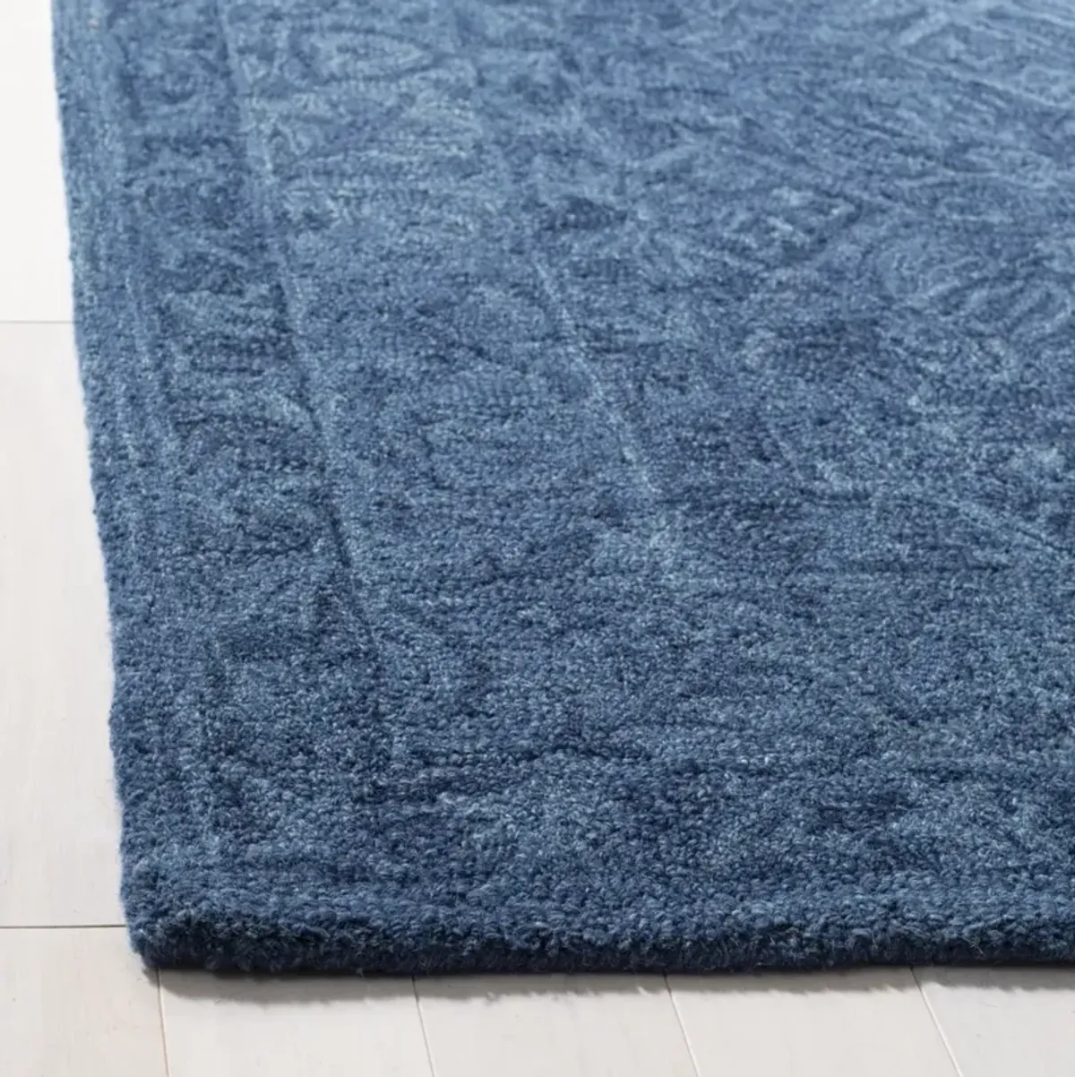 DIP DYE 151 NAVY BLUE 2' x 3' Accent Rug