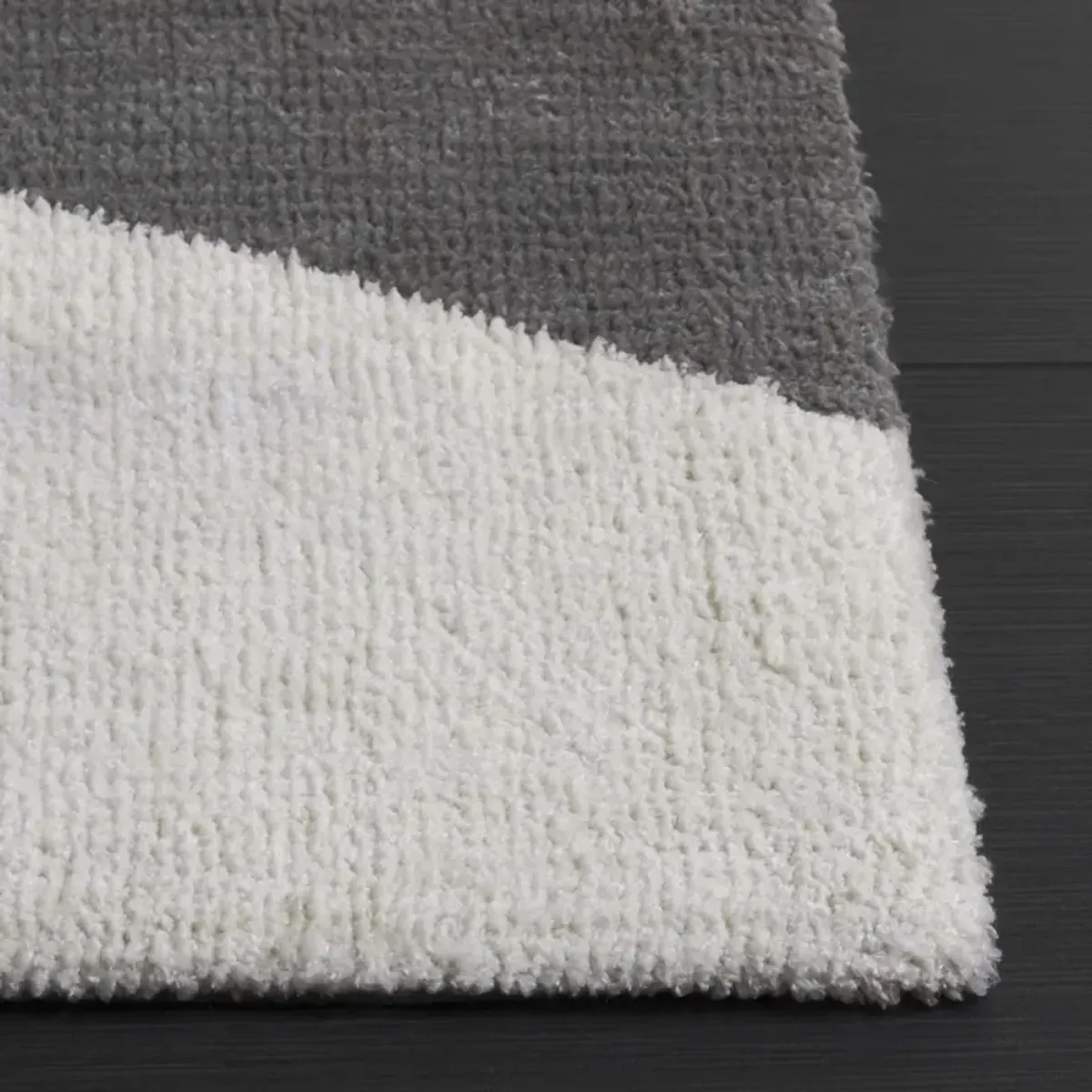 AUDREY 108 GREY  5' x 7' Medium Rectangle Rug