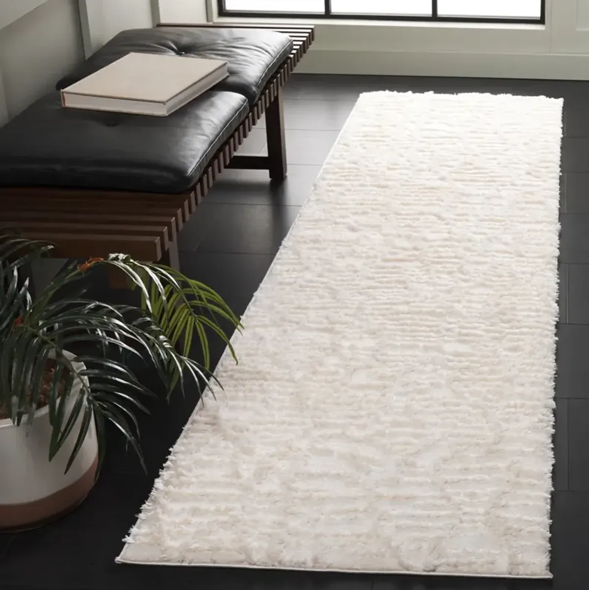 SEATTLE SHAG 912 IVORY 2'-3' x 8' Runner Rug