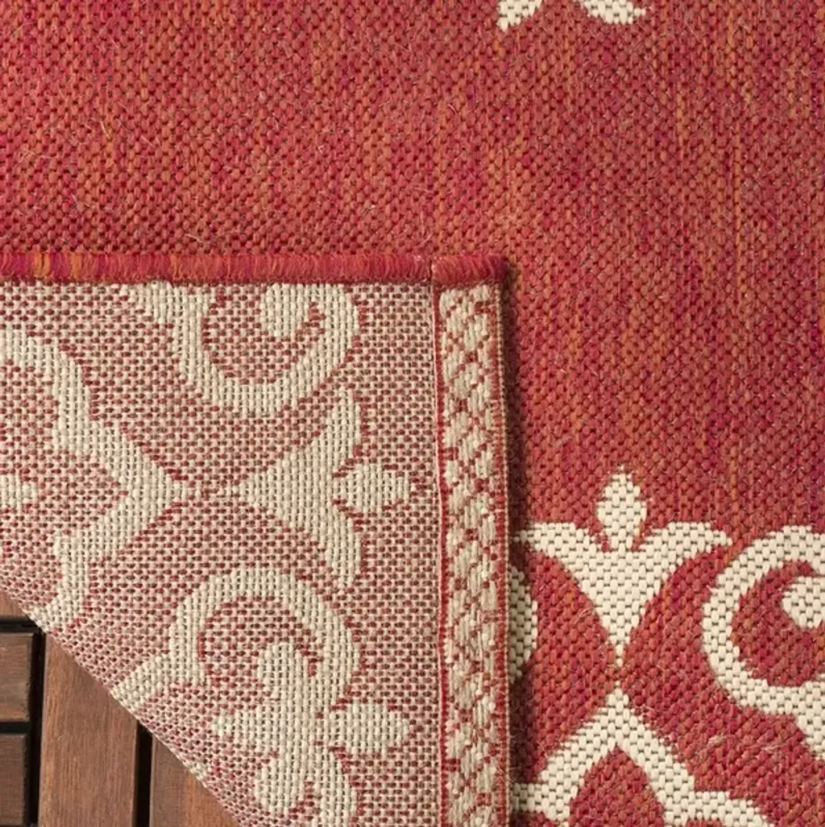 Safavieh BEACH HOUSE Collection BHS183Q-28 Red / Creme 2'-2" X 8'