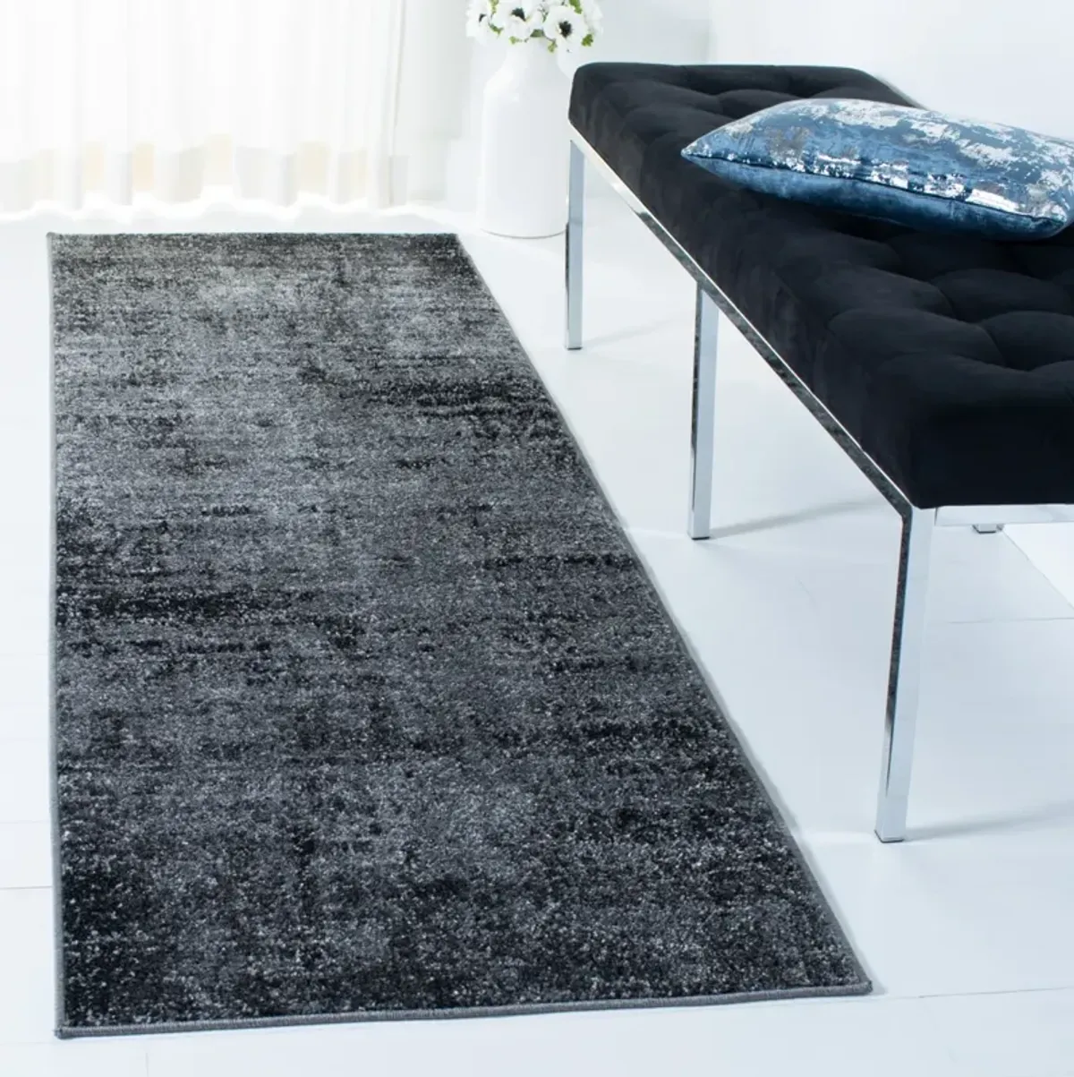 ADIRONDACK 130 BLACK  2'-6' x 6' Runner Rug