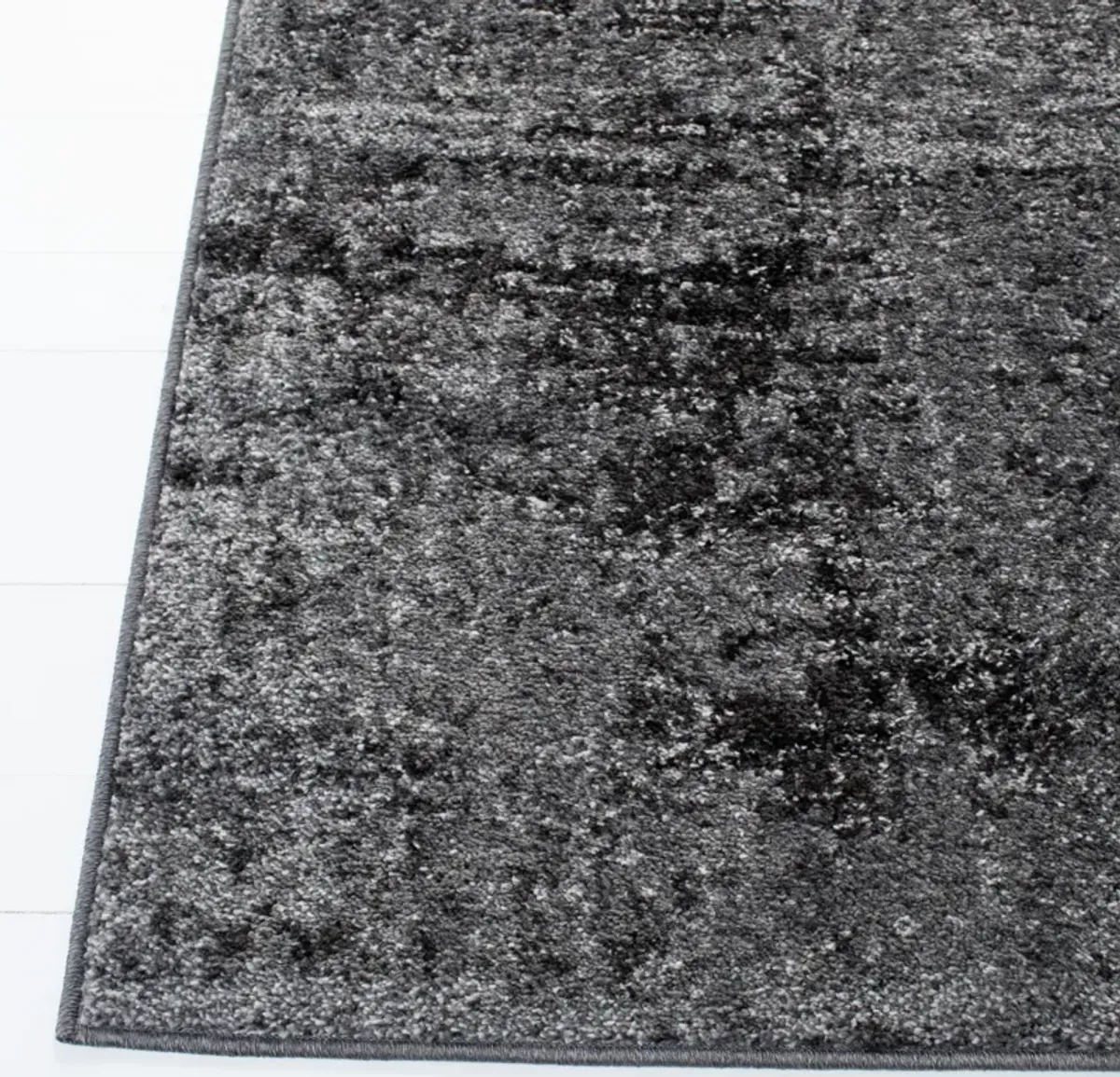 ADIRONDACK 130 BLACK  2'-6' x 6' Runner Rug