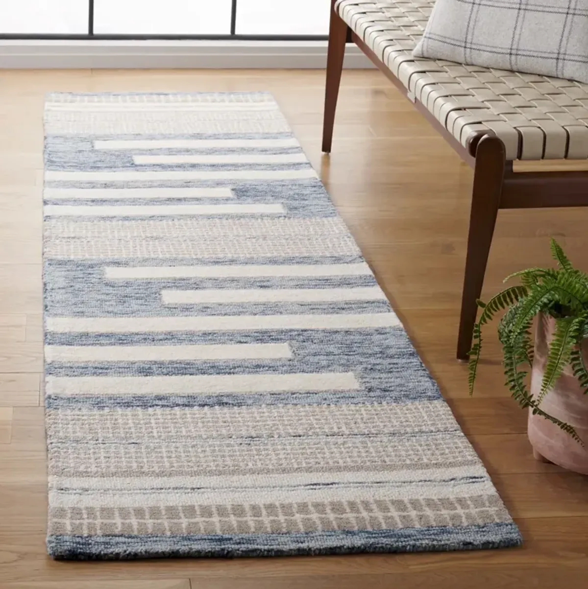 FIFTH AVENUE 410 BLUE  2'-3' x 8' Runner Rug