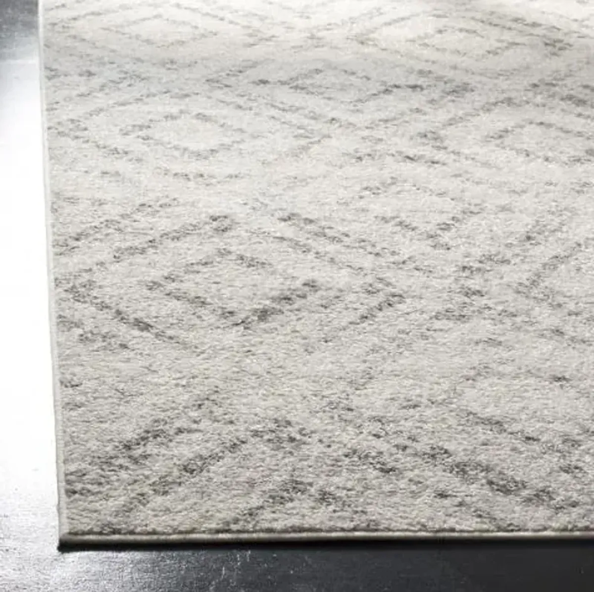 Adirondack Contemporary Light Grey / Grey 5' X 5' Square Powerloomed Rug