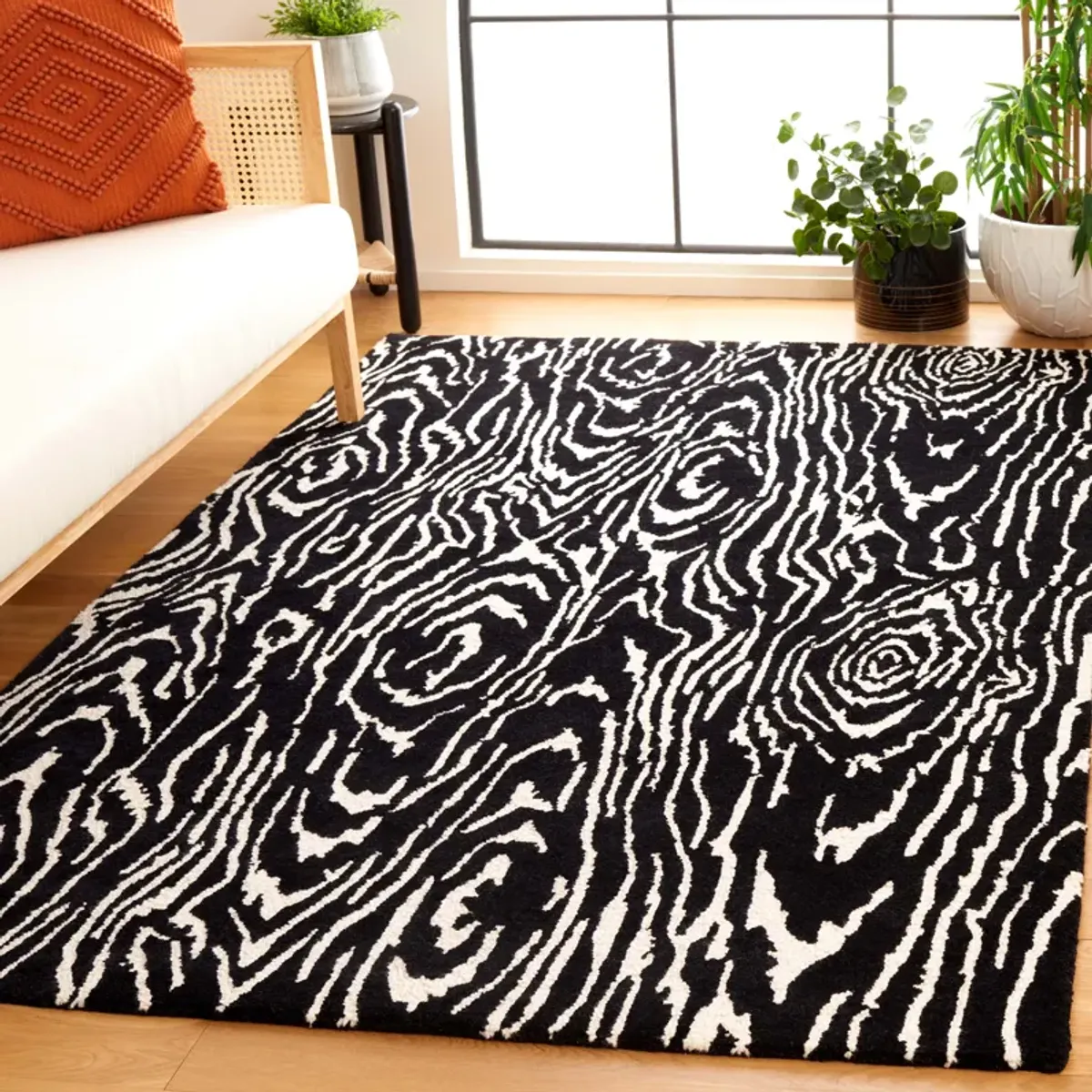 EBONY Hand Tufted 8' x 10' area rug