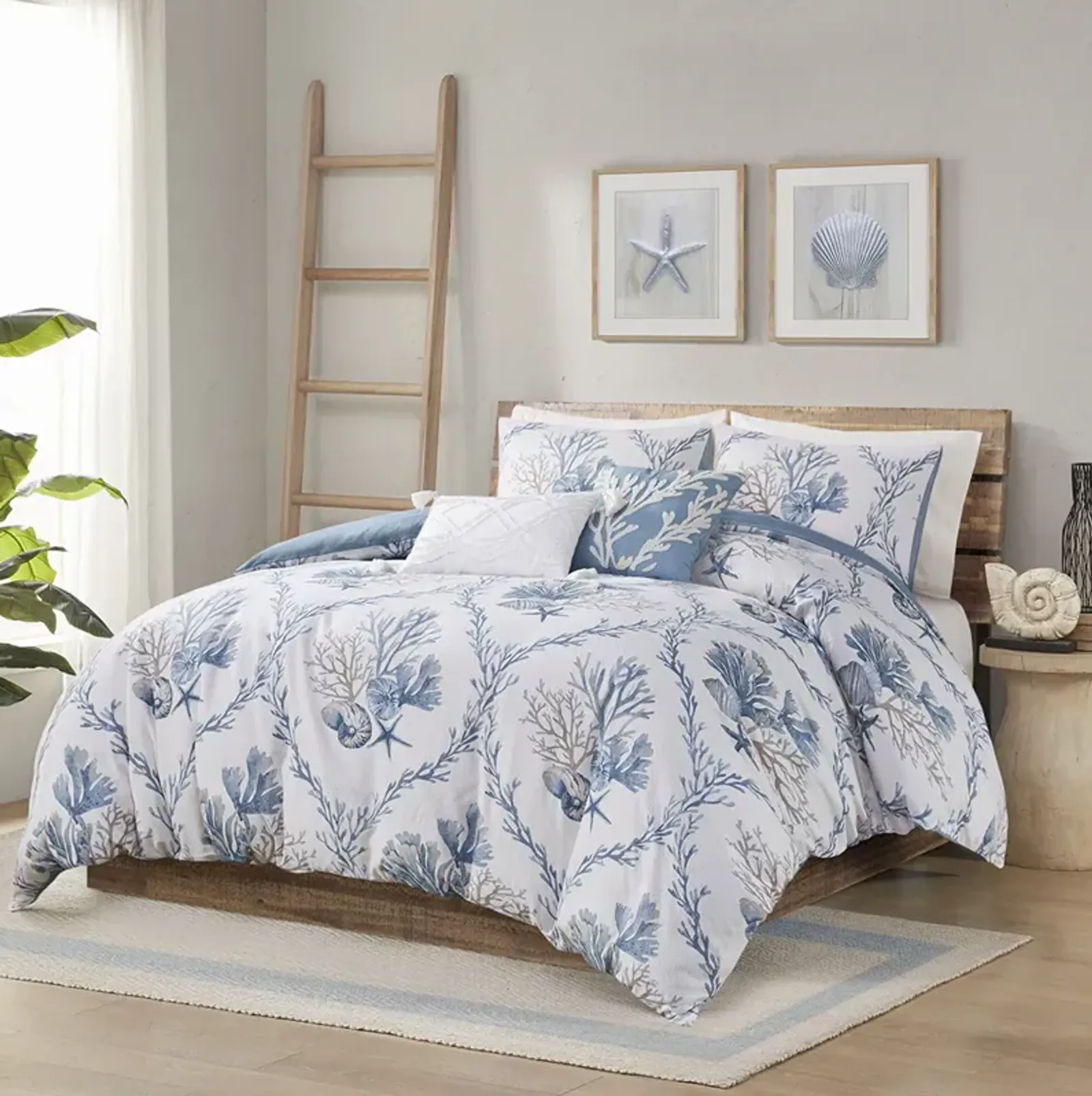 Harbor House Pismo Beach Blue/White 5 Piece Cotton Duvet Cover Set with Throw Pillows