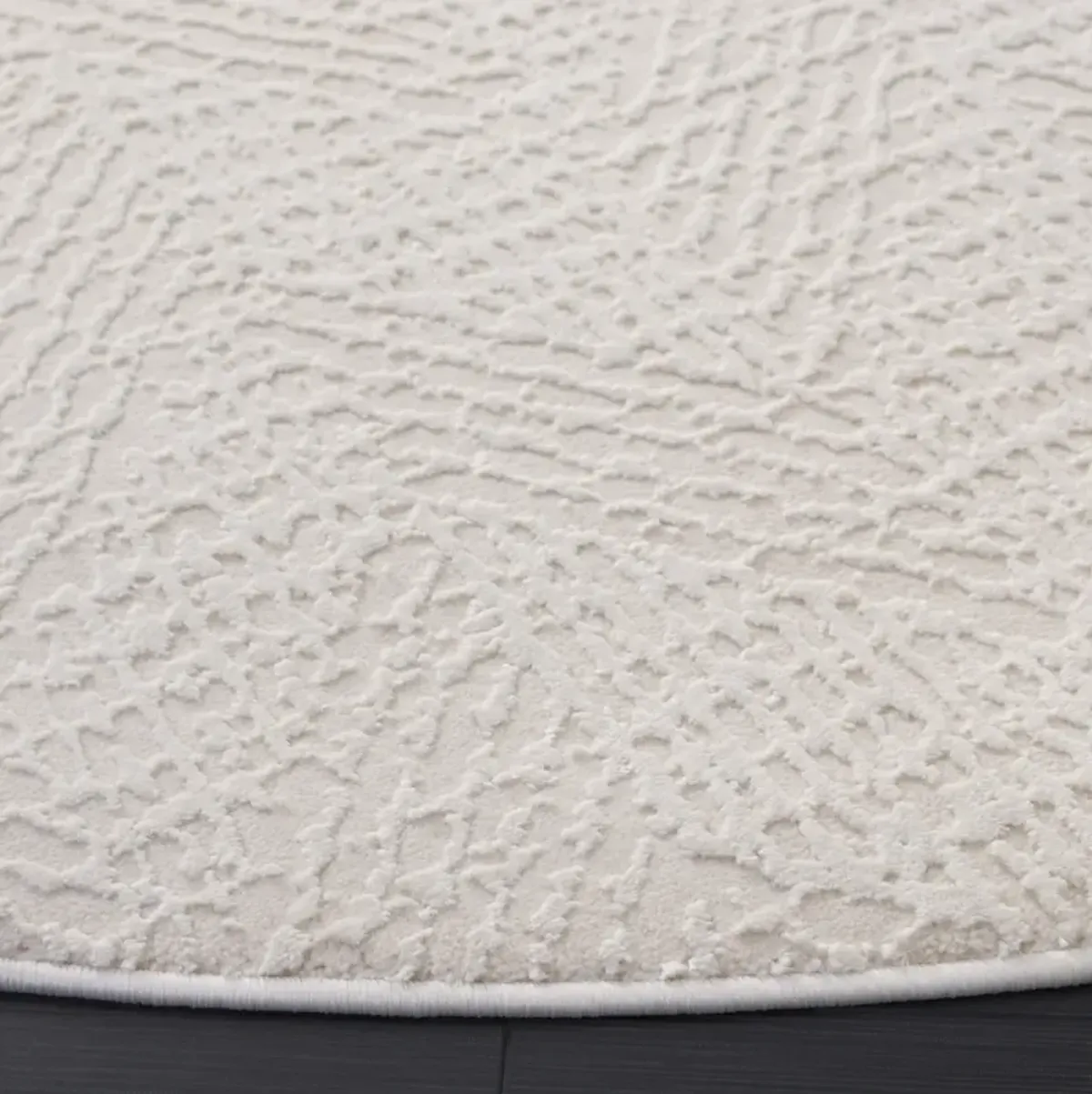 REVIVE 122 IVORY 6'-7' x 6'-7' Round Round Rug