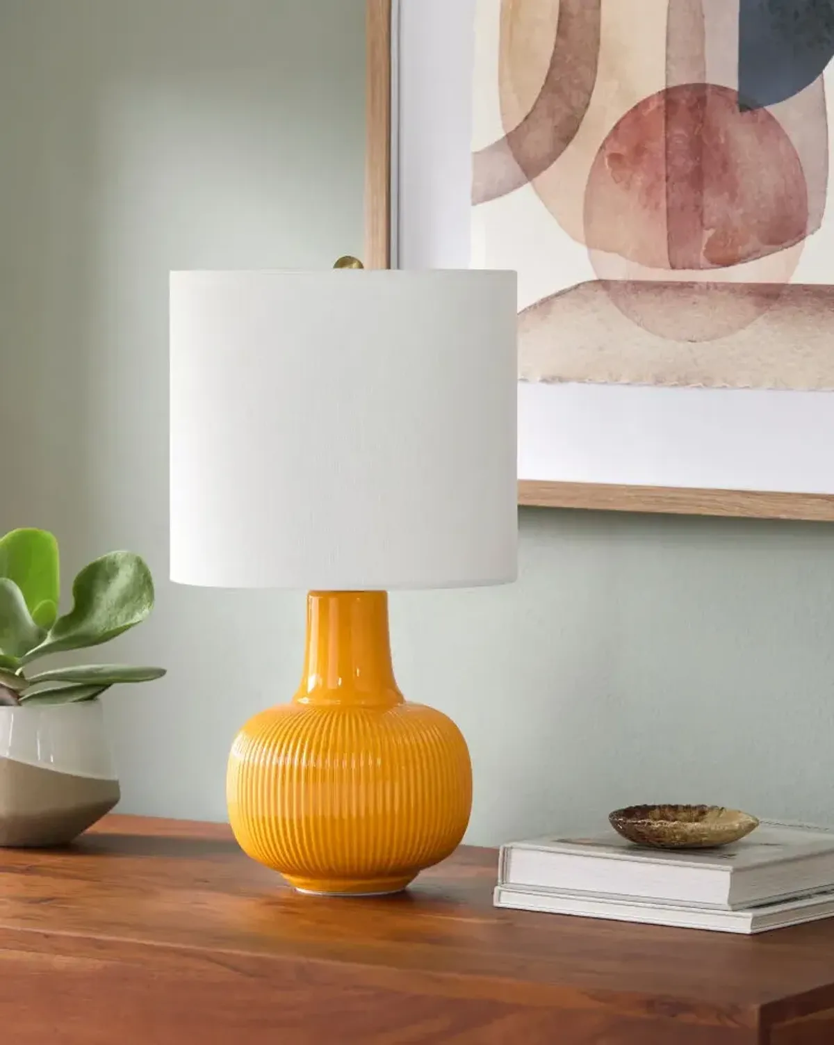 Ormelle ORML-021 19"H x 10"W x 10"D Accent Table Lamp