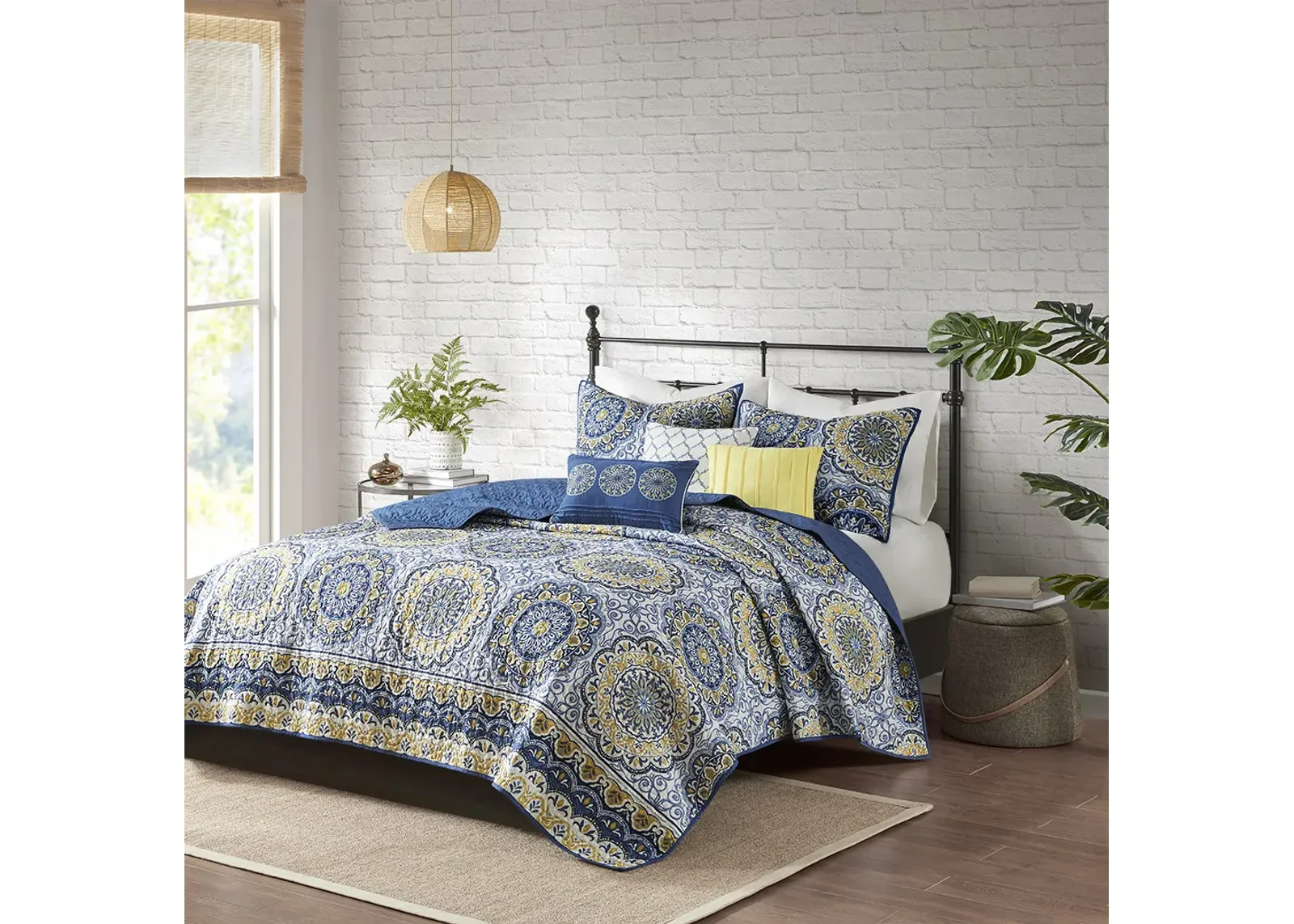 Madison Park Tangiers Blue 6 Piece Reversible Quilt Set with Throw Pillows