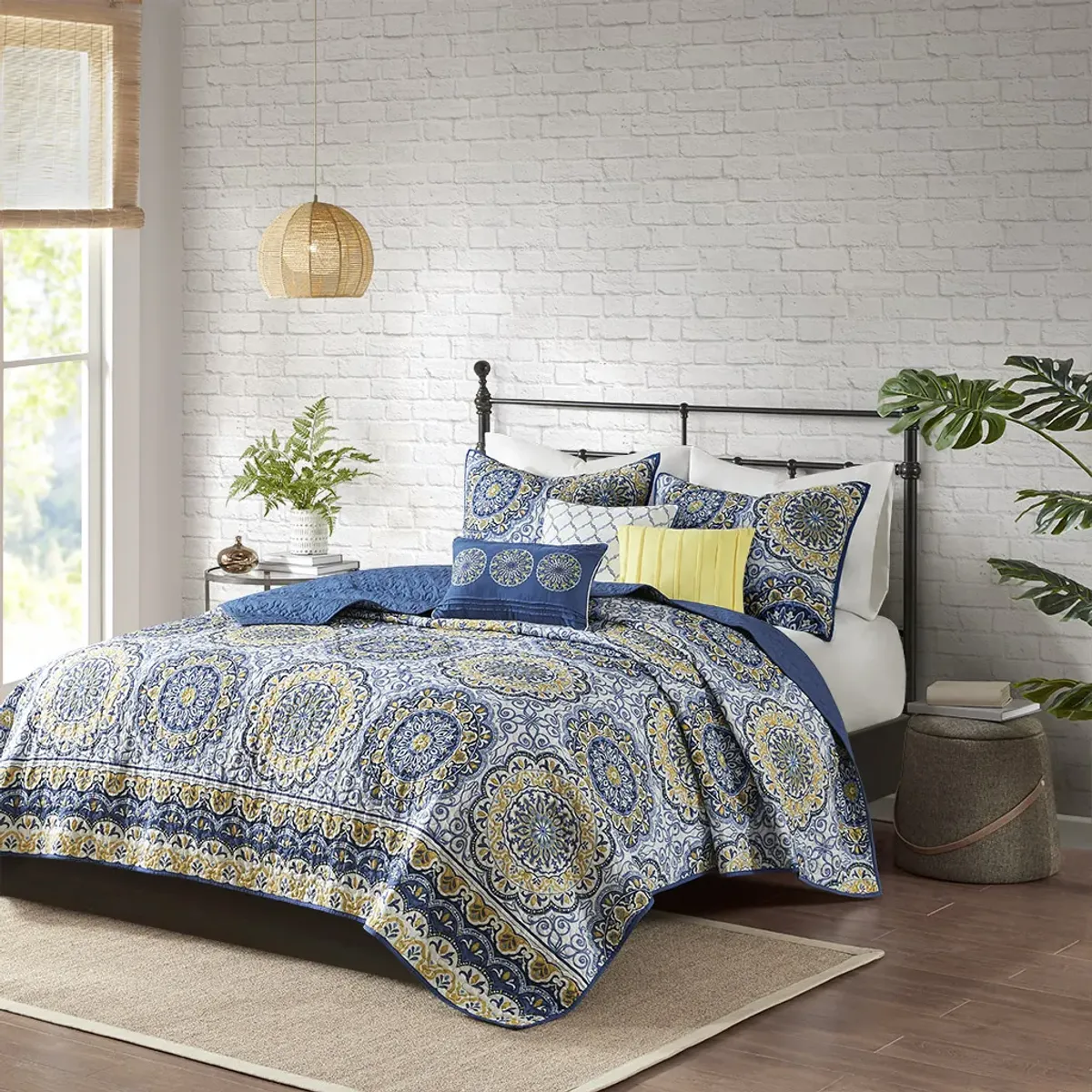 Madison Park Tangiers Blue 6 Piece Reversible Quilt Set with Throw Pillows