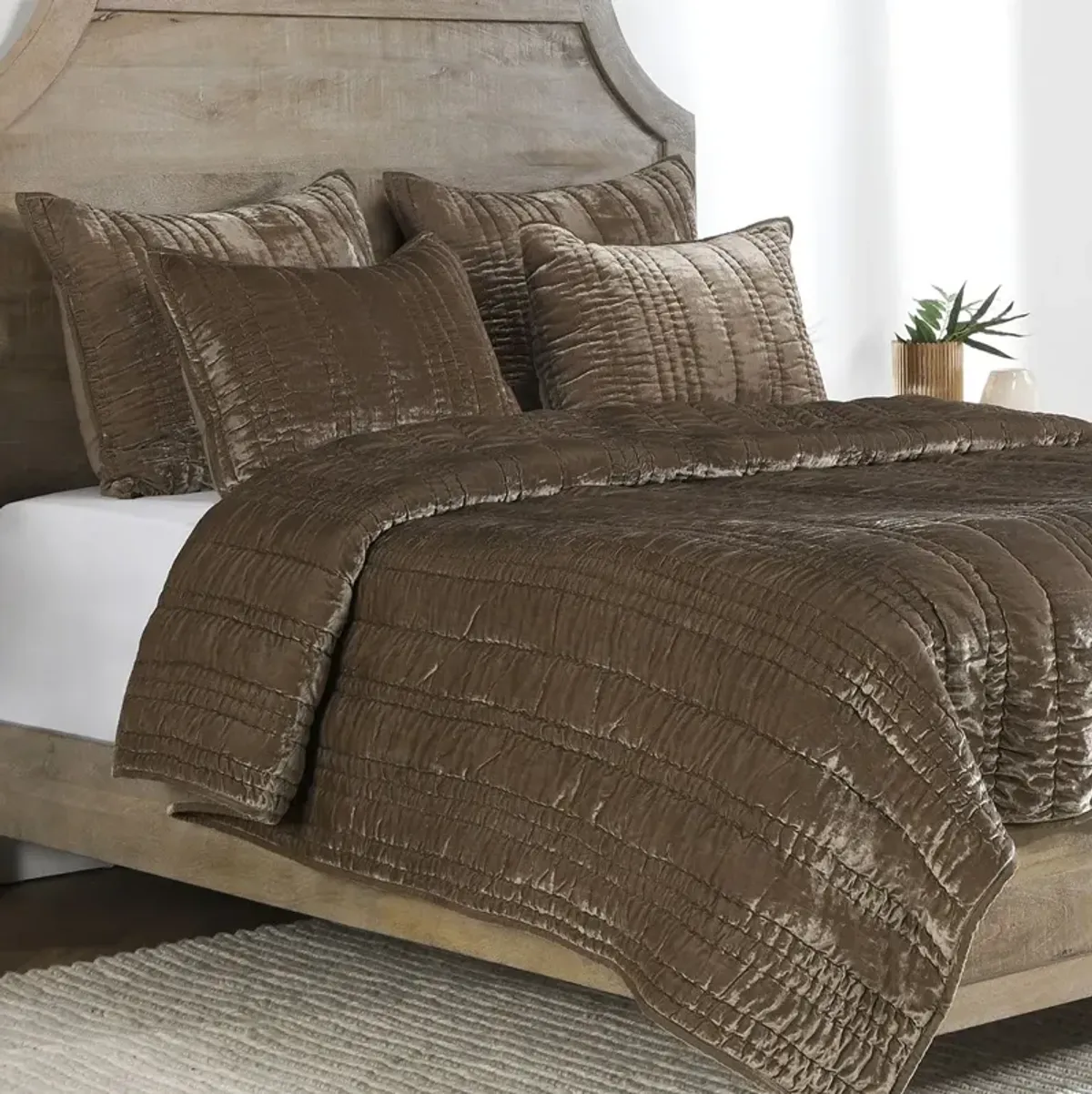 Maya Velvet Desert Taupe Quilt 