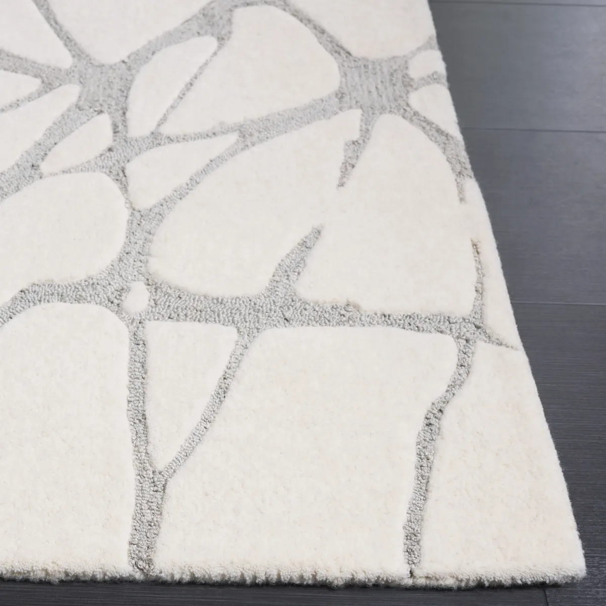 RODEO DRIVE Hand Tufted 6' x 9' area rug