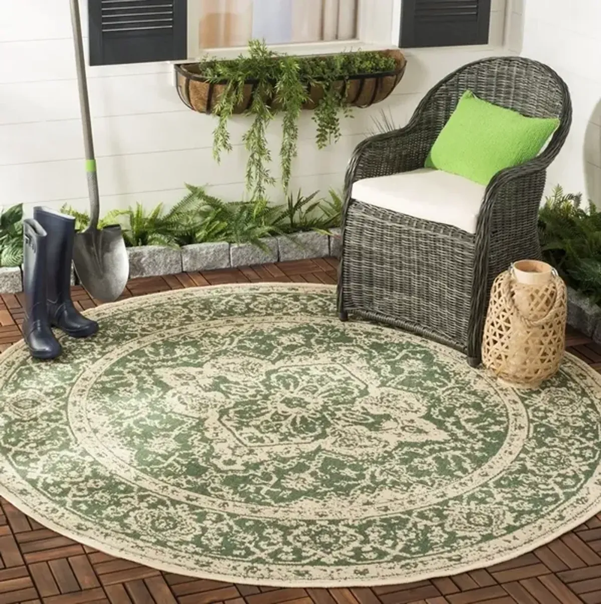 Safavieh BEACH HOUSE Collection BHS137Y-6R Green / Creme 6'-7" X 6'-7" Round