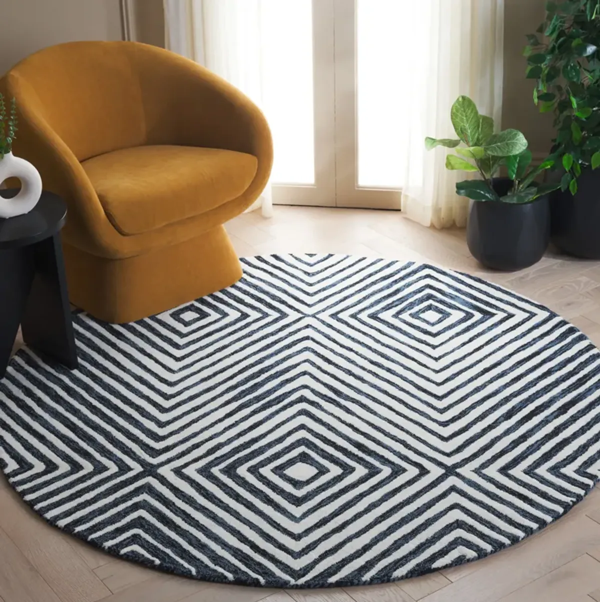 EBONY Hand Tufted 6' x 6' Round area rug