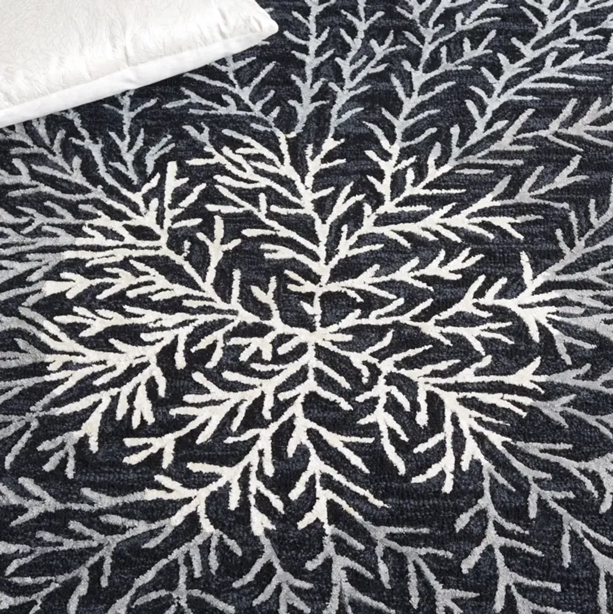 SOHO 257 BLACK  2'-3' x 8' Runner Rug