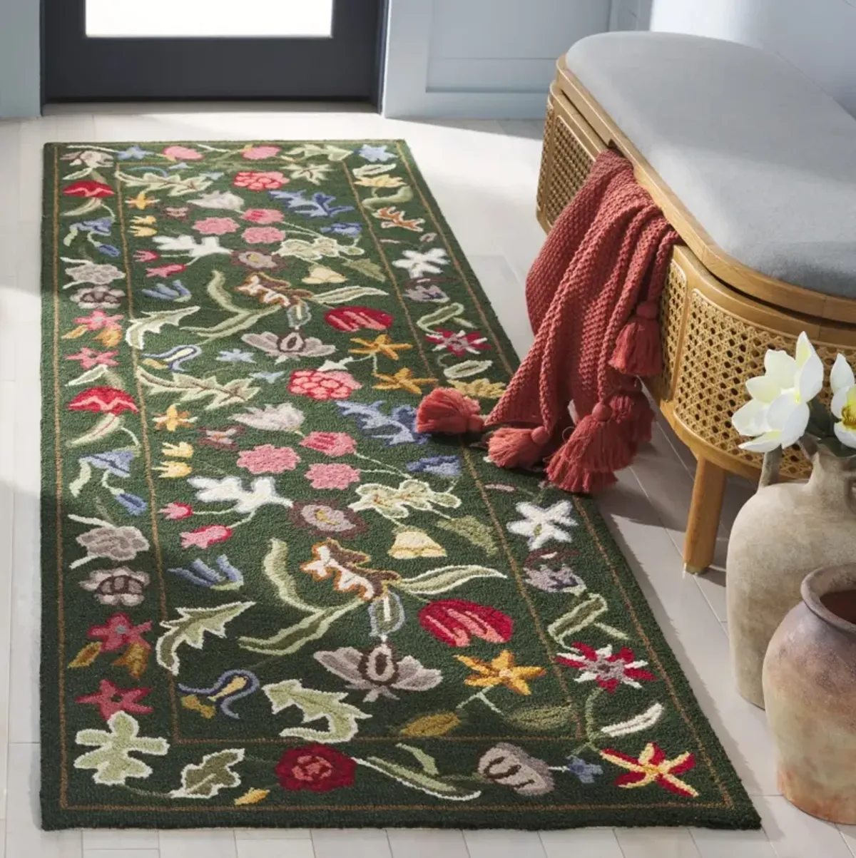 HK335 GREEN  2'-6' x 8' Runner Rug