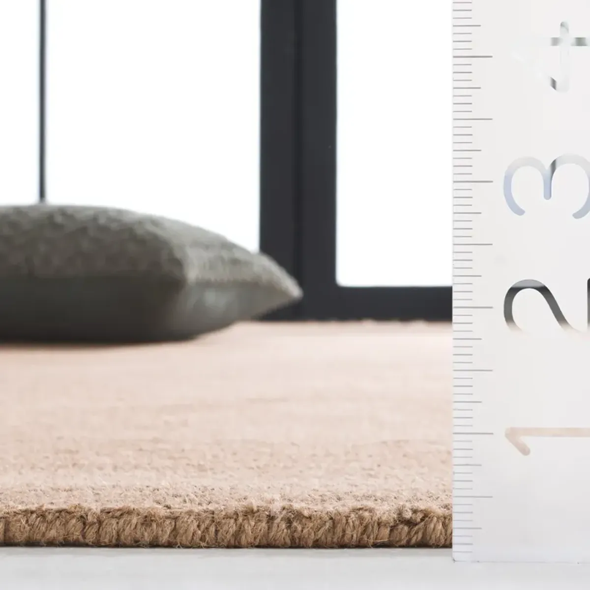 NATURAL FIBER Hand Tufted 4' x 6' area rug