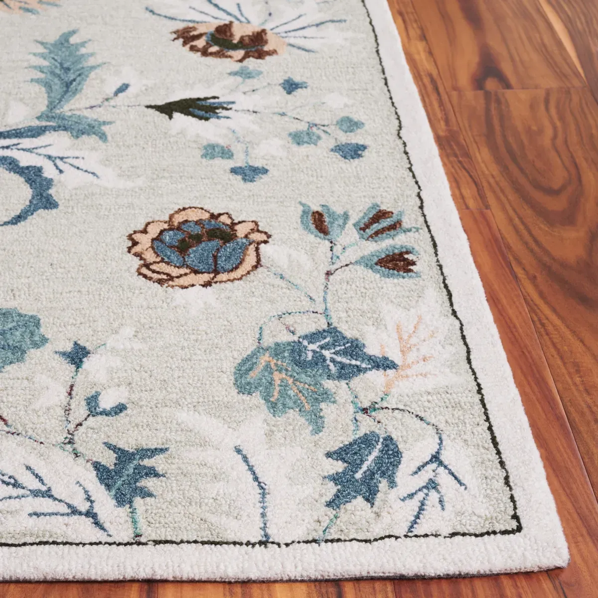 BLOSSOM 572 SAGE  2'-6' x 8' Runner Rug