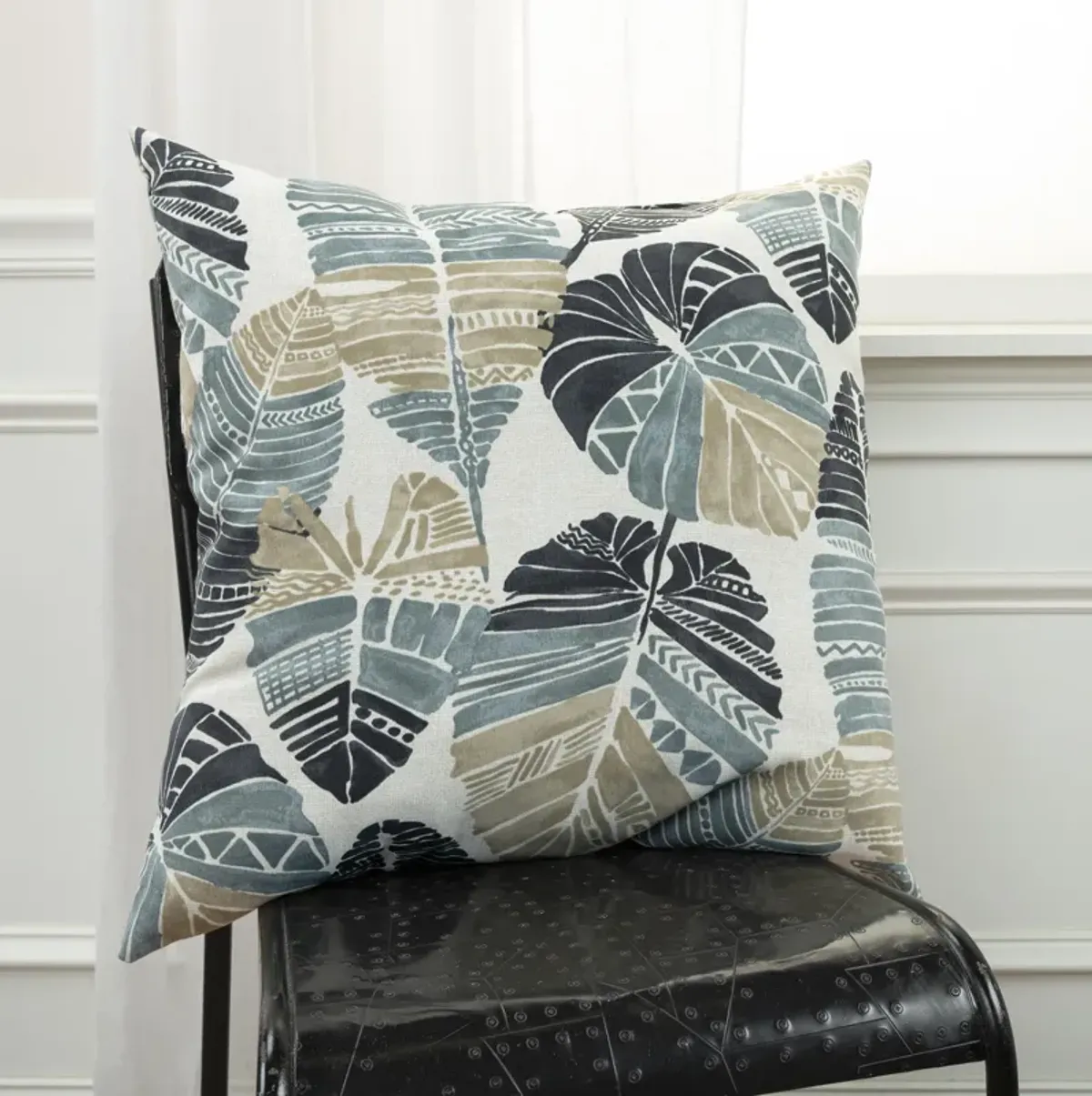 Indoor/Outdoor Palm fronds Dark Gray Pillow