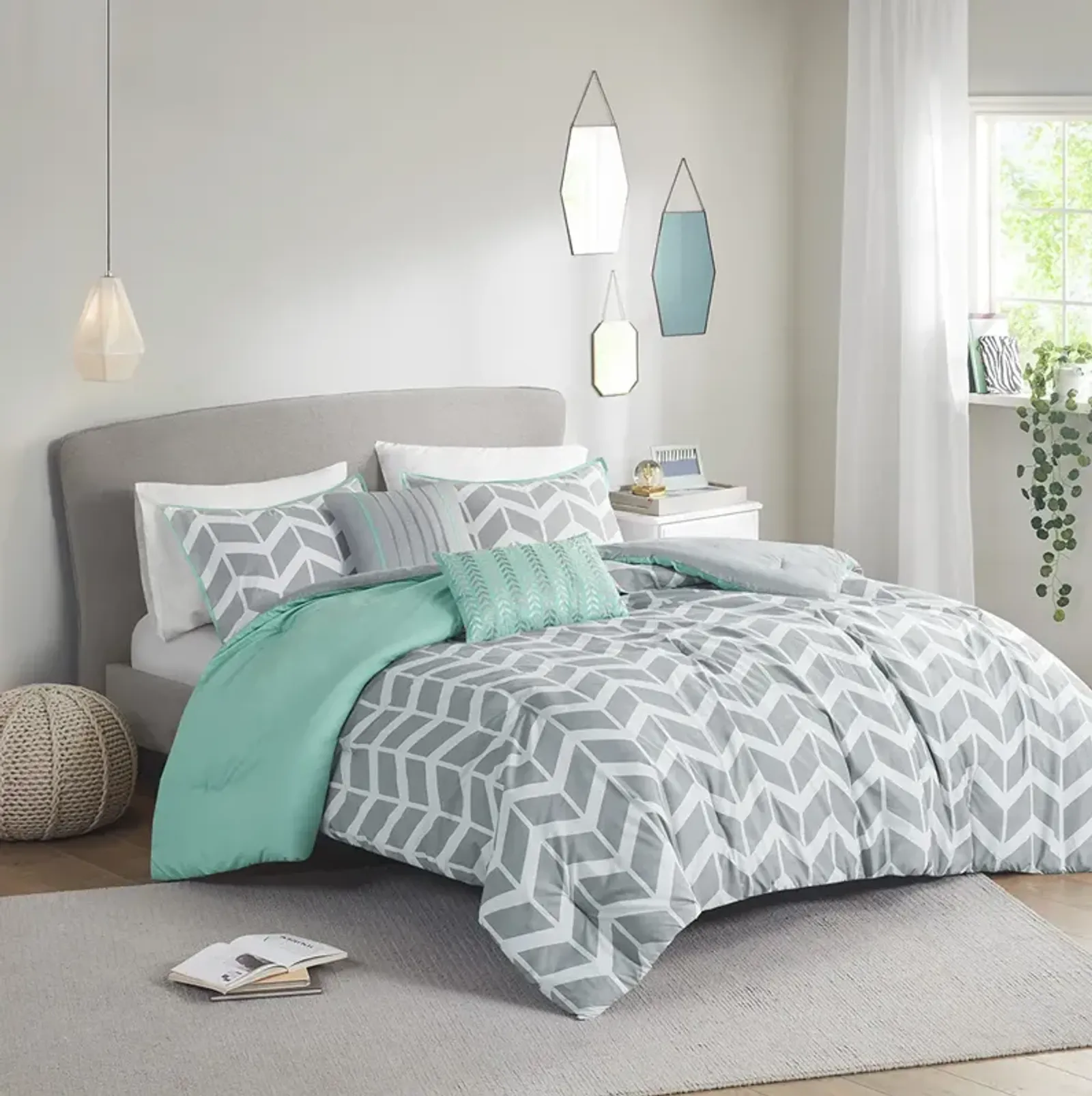 Intelligent Design Nadia Aqua Comforter Set