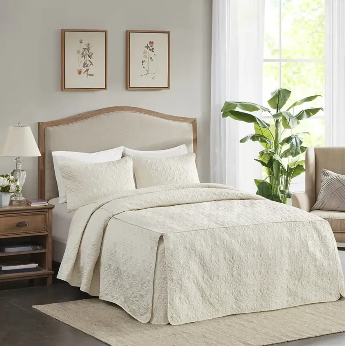 Madison Park Quebec Cream 3 Piece Split Corner Pleated Quilted Bedspread