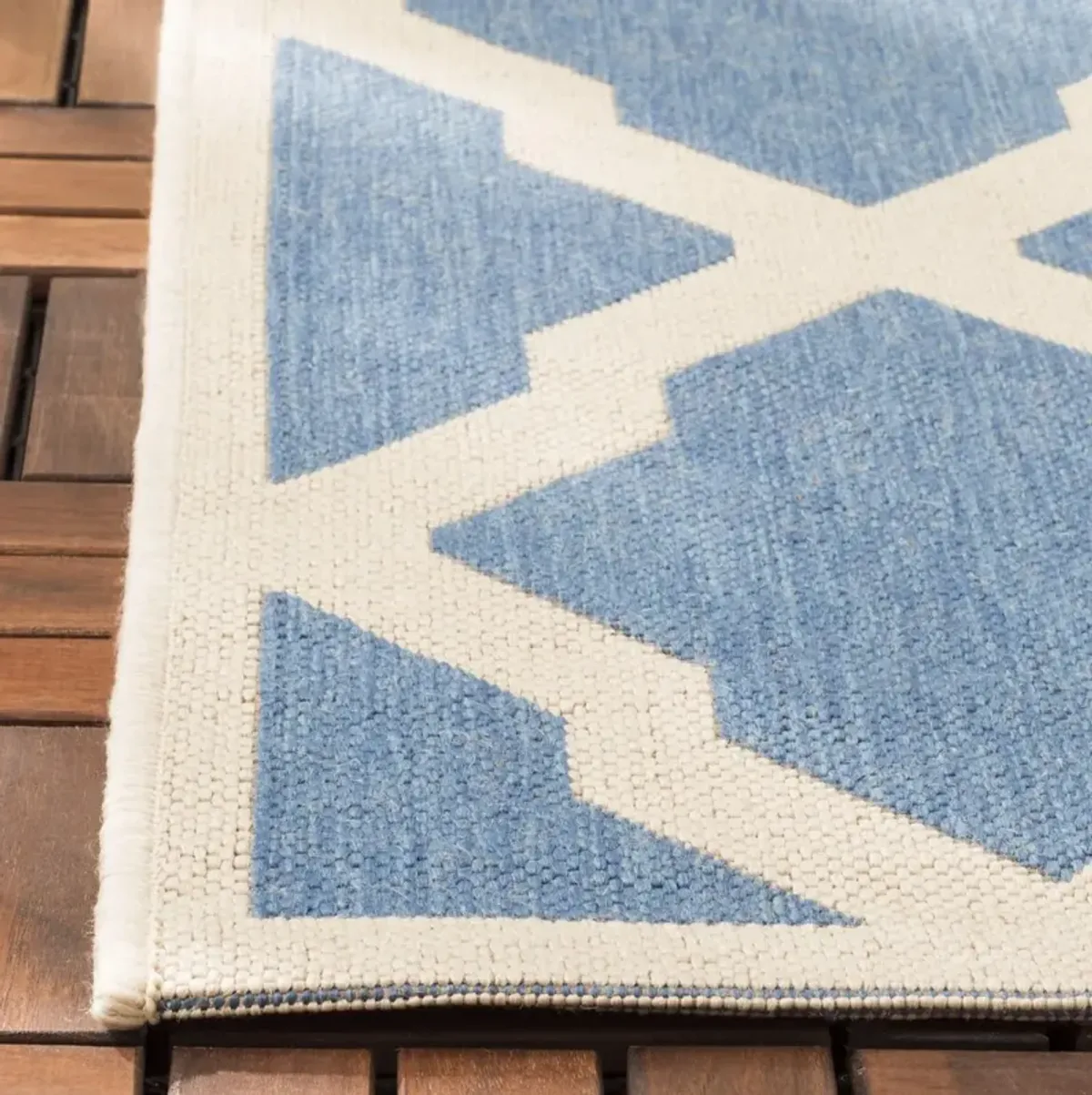 BEACH HOUSE 122 Blue 3' X 5' Small Rectangle Rug