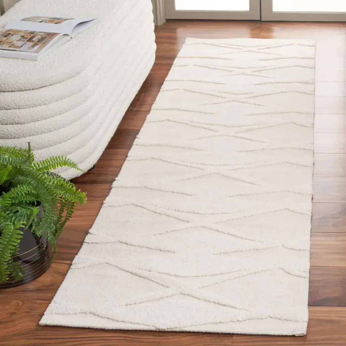 CHATHAM 303 IVORY 2'-3' x 8' Runner Rug