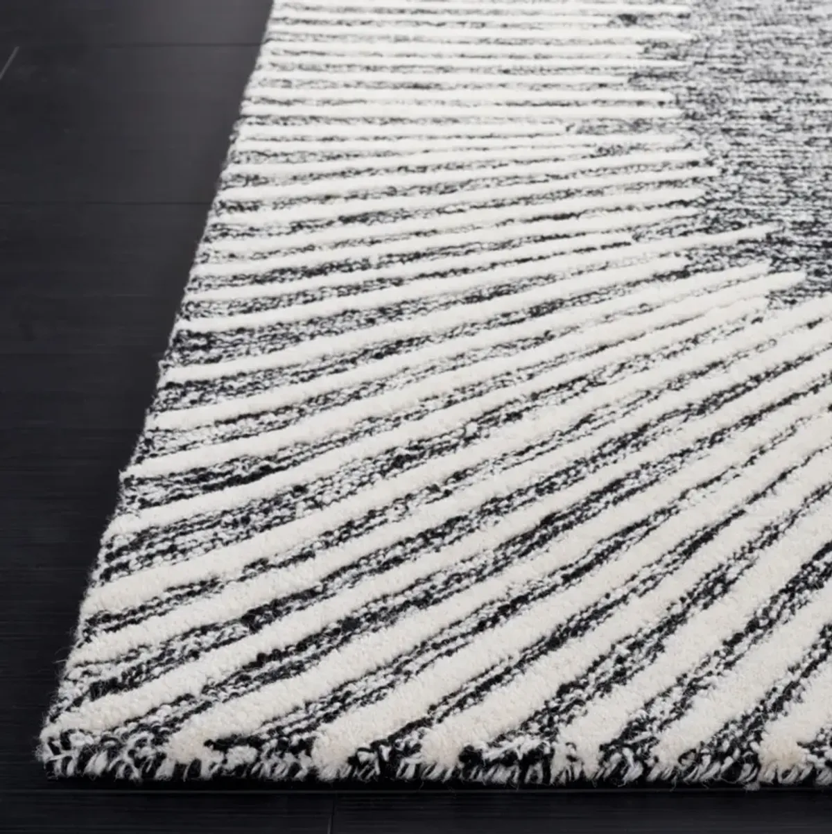 ABSTRACT 478 BLACK  2'-3' x 10' Runner Rug