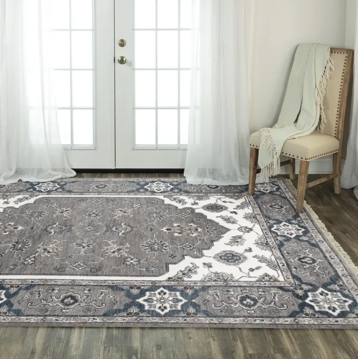 Historia Gray/Ivory Persian/Classic Wool 2' x 3'  Rectangle Rug