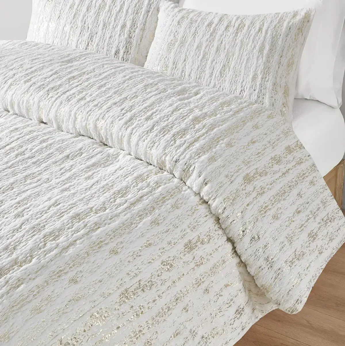 Intelligent Design Naomi White/Gold Metallic Print Faux Fur Duvet Cover Set