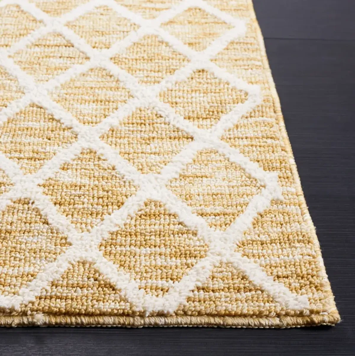 EASY CARE 113 GOLD  2'-3' x 12' Runner Rug