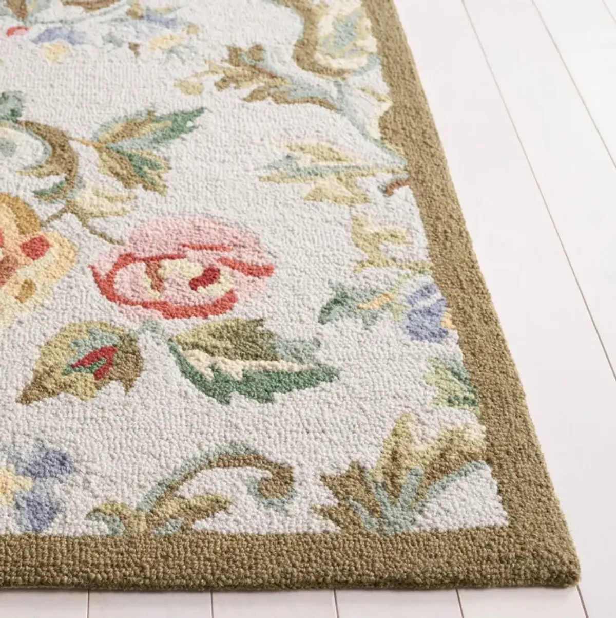 HK310 IVORY  2'-6' x 8' Runner Rug