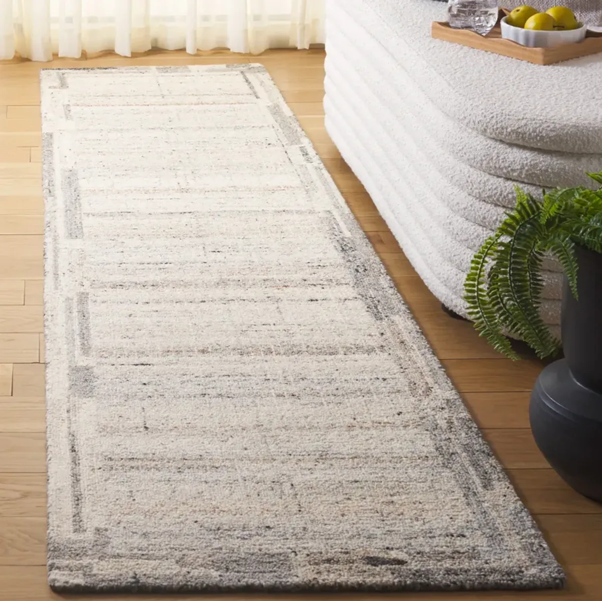 RESTORATION VINTAGE Hand Tufted 2'-3' x 9' runner