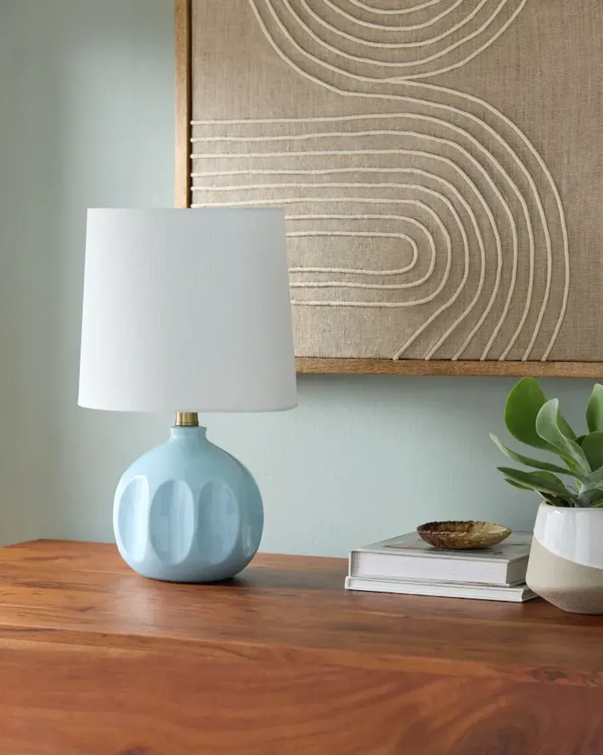 Bellune BLUN-023 15"H x 10"W x 10"D Accent Table Lamp