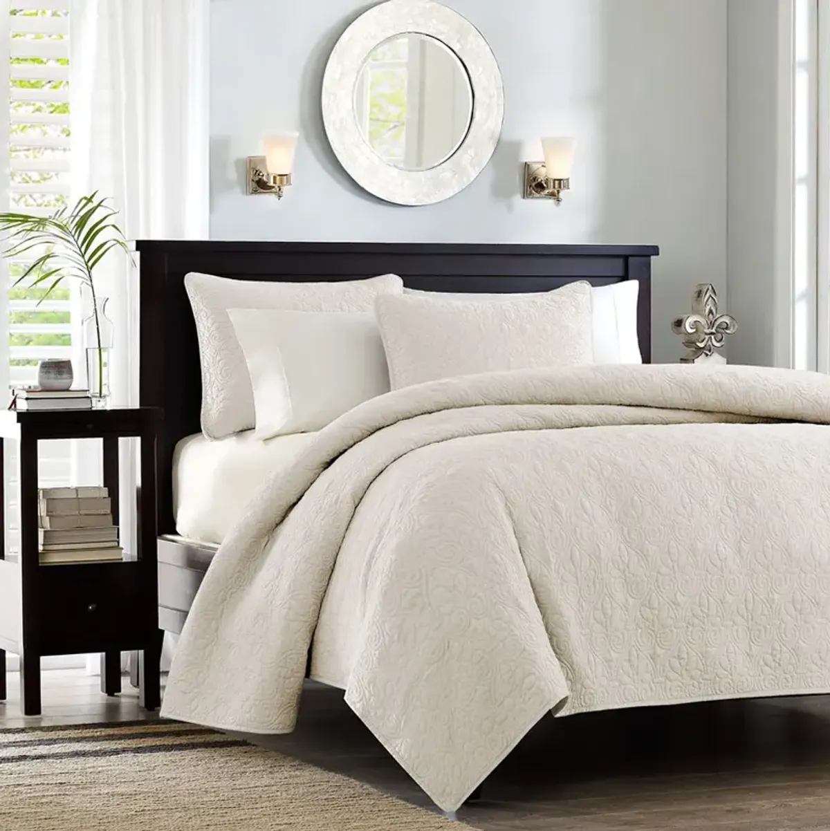 Madison Park Quebec Cream Reversible Quilt Set