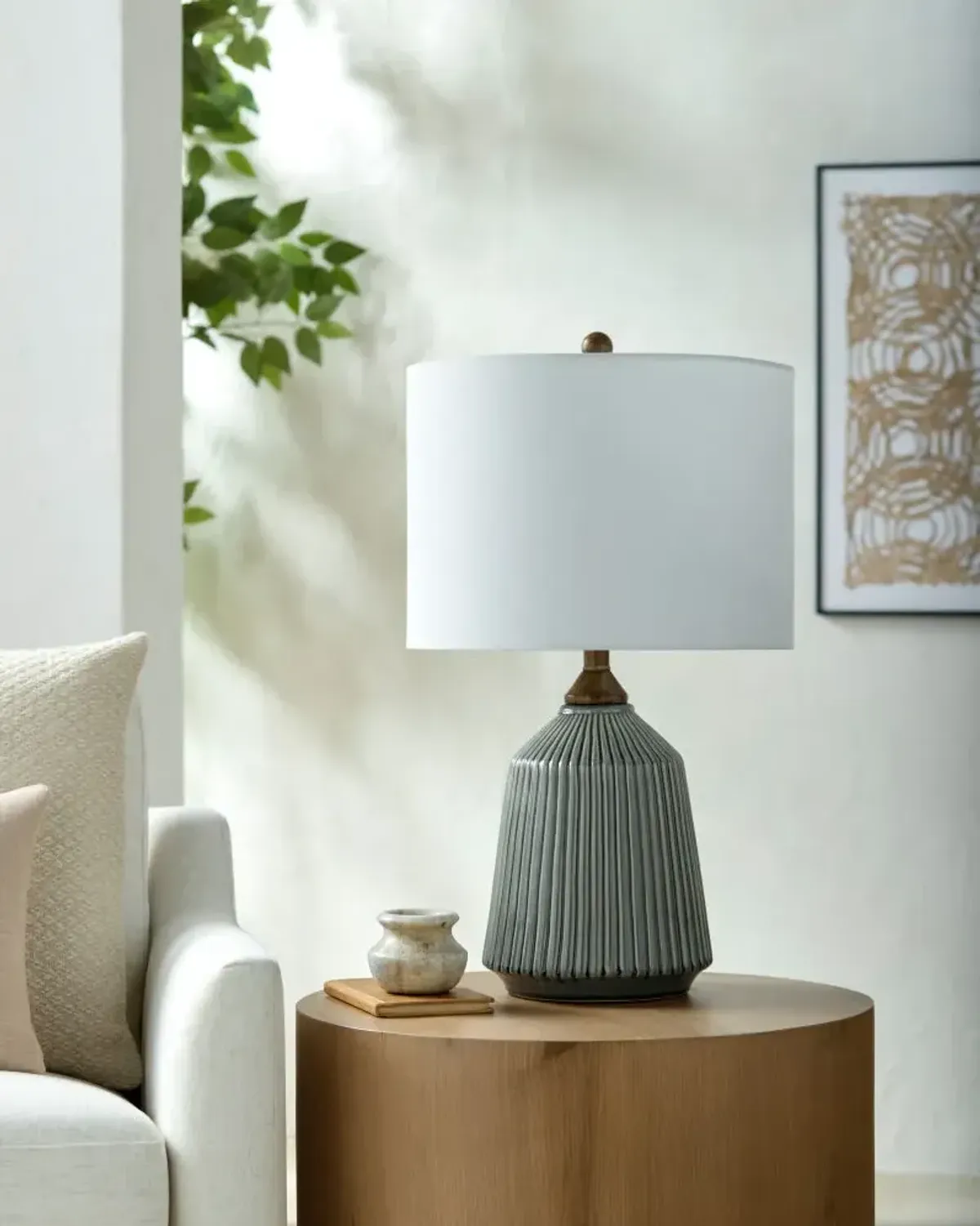 Lennon NNN-004 26"H x 15"W x 15"D Accent Table Lamp