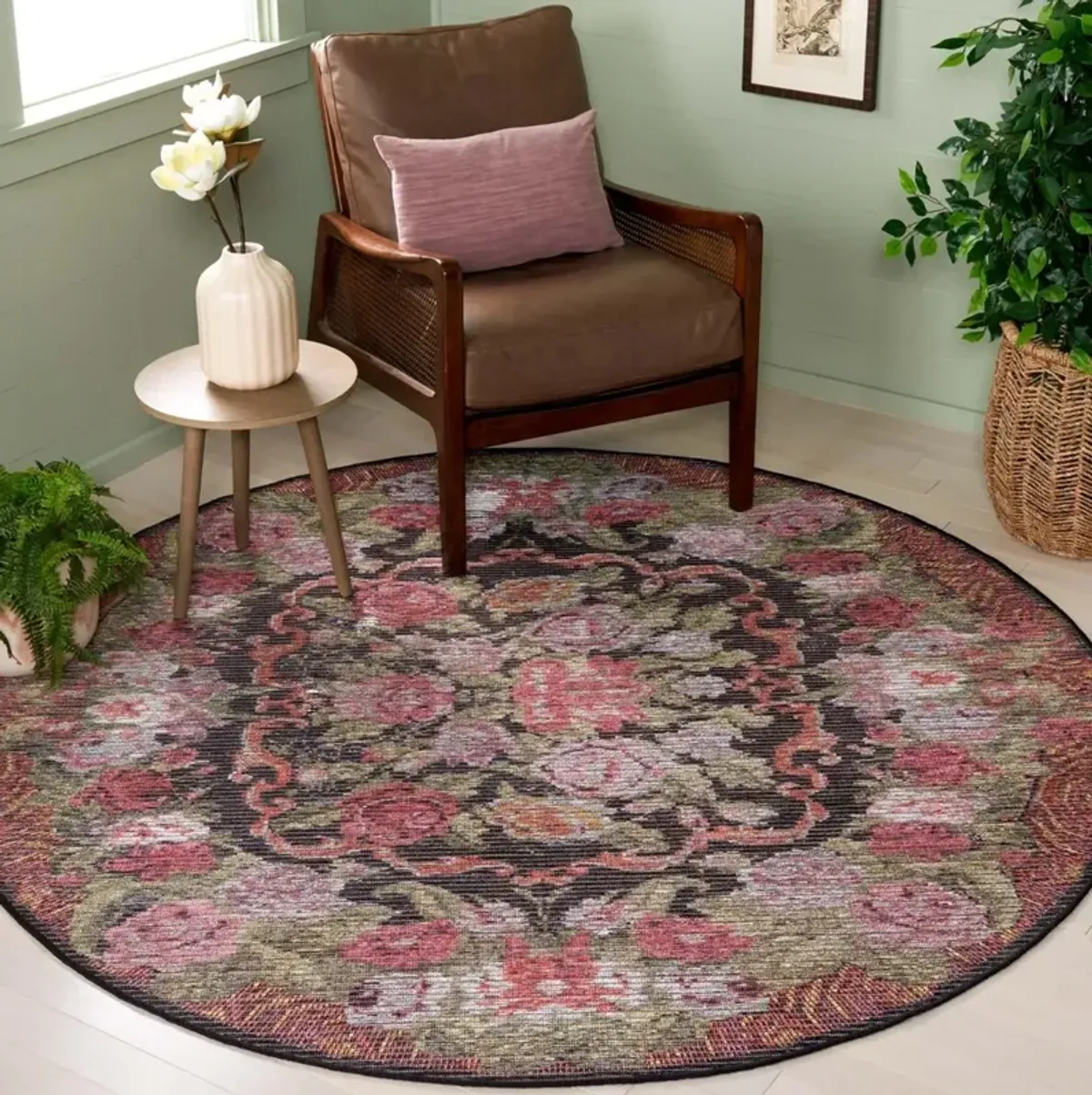 BESARABIAN 220 Black 6'-7' X 6'-7' Round Round Rug