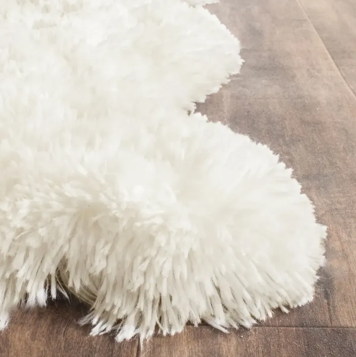 ARCTIC SHAG Beige 2'-6' X 4' Accent Rug