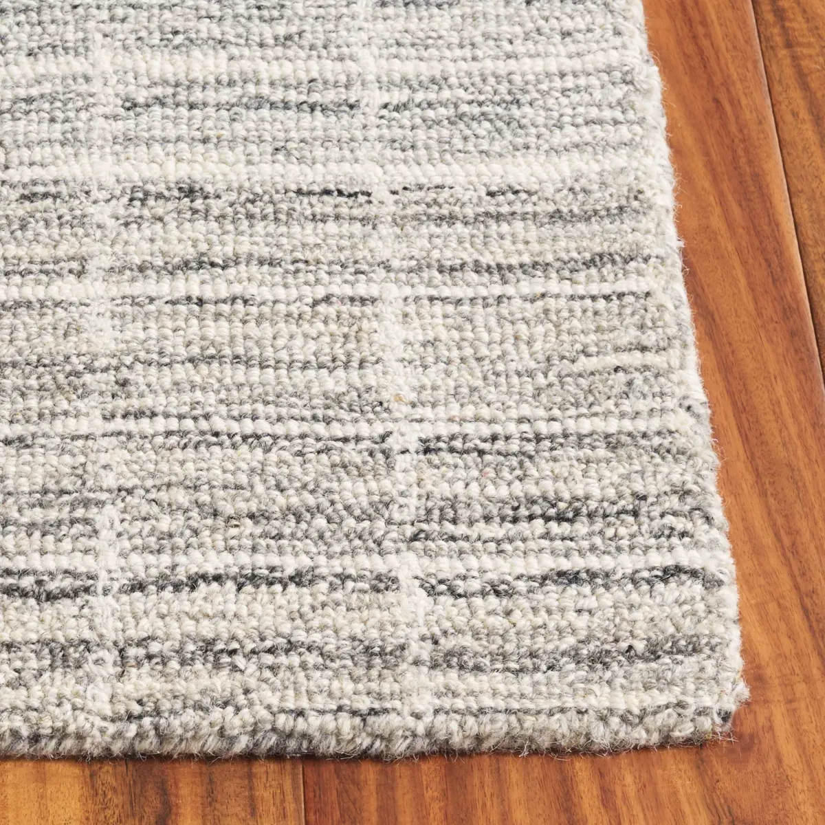 EBONY 139 GREY  2'-3' x 9' Runner Rug