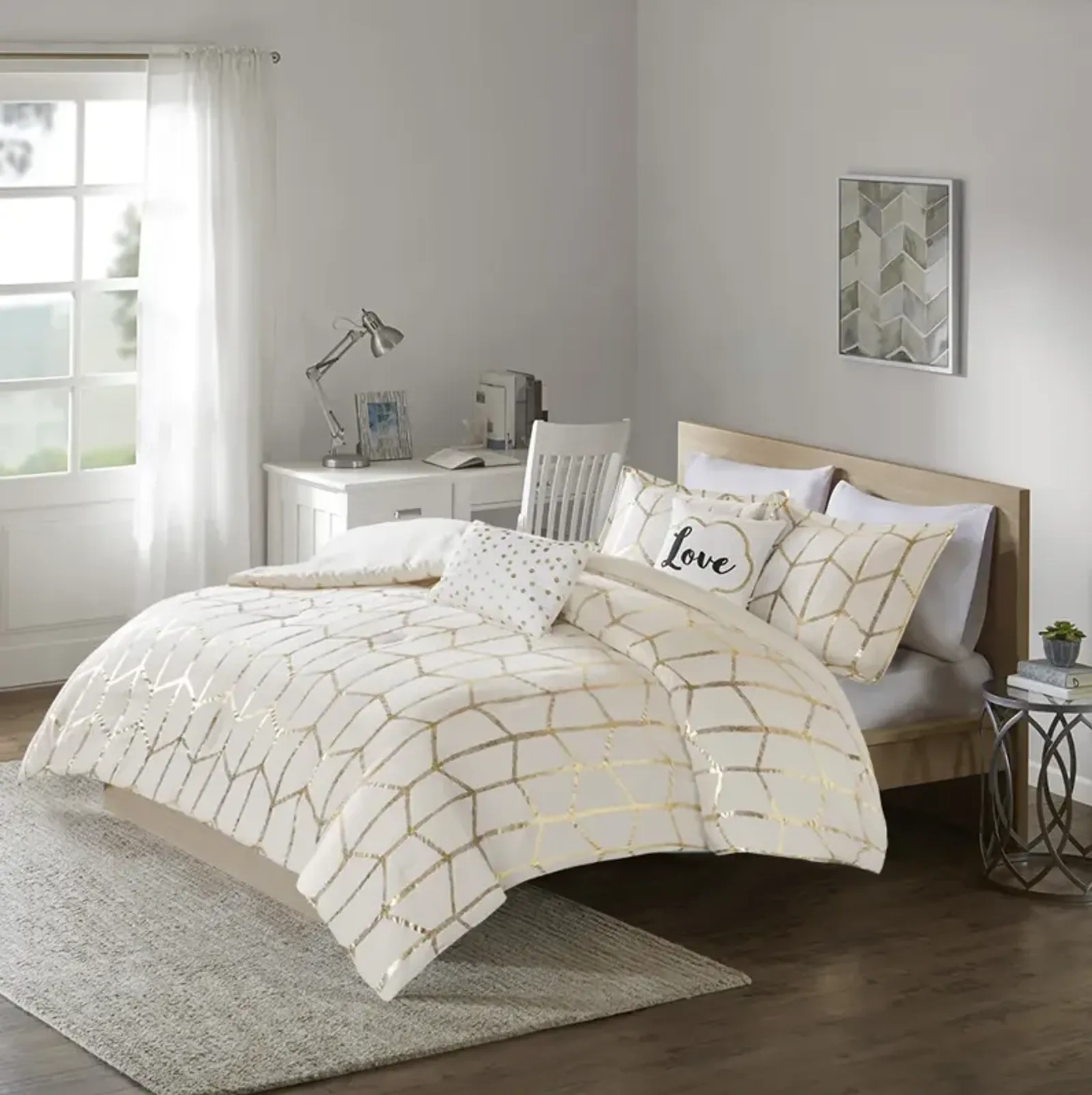 Intelligent Design Raina Ivory/Gold Metallic Printed Comforter Set