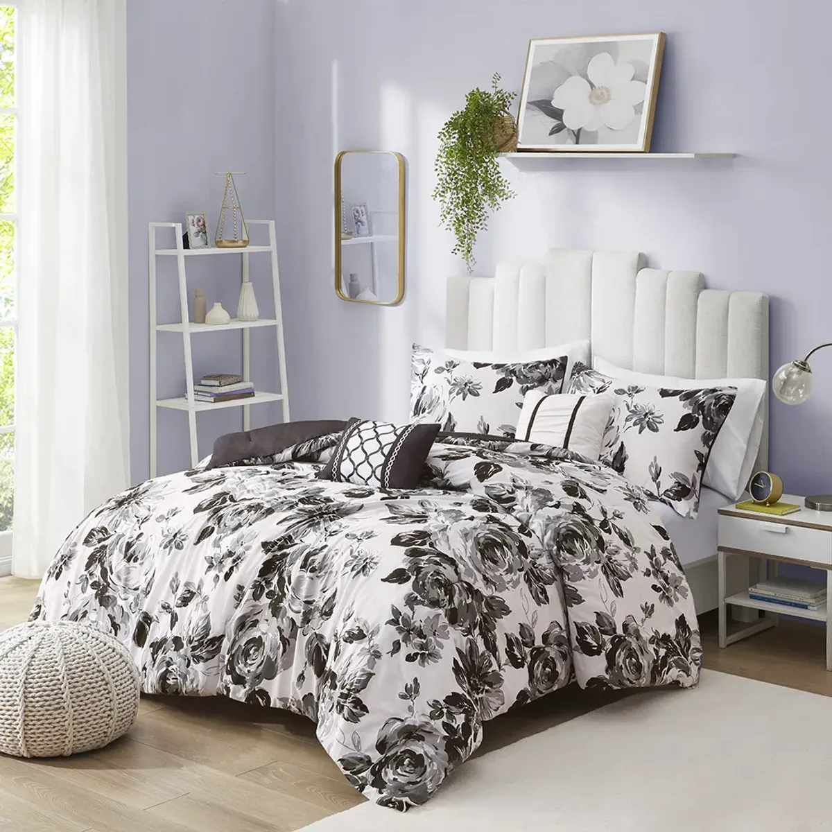 Intelligent Design Dorsey Black/White Floral Print Comforter Set