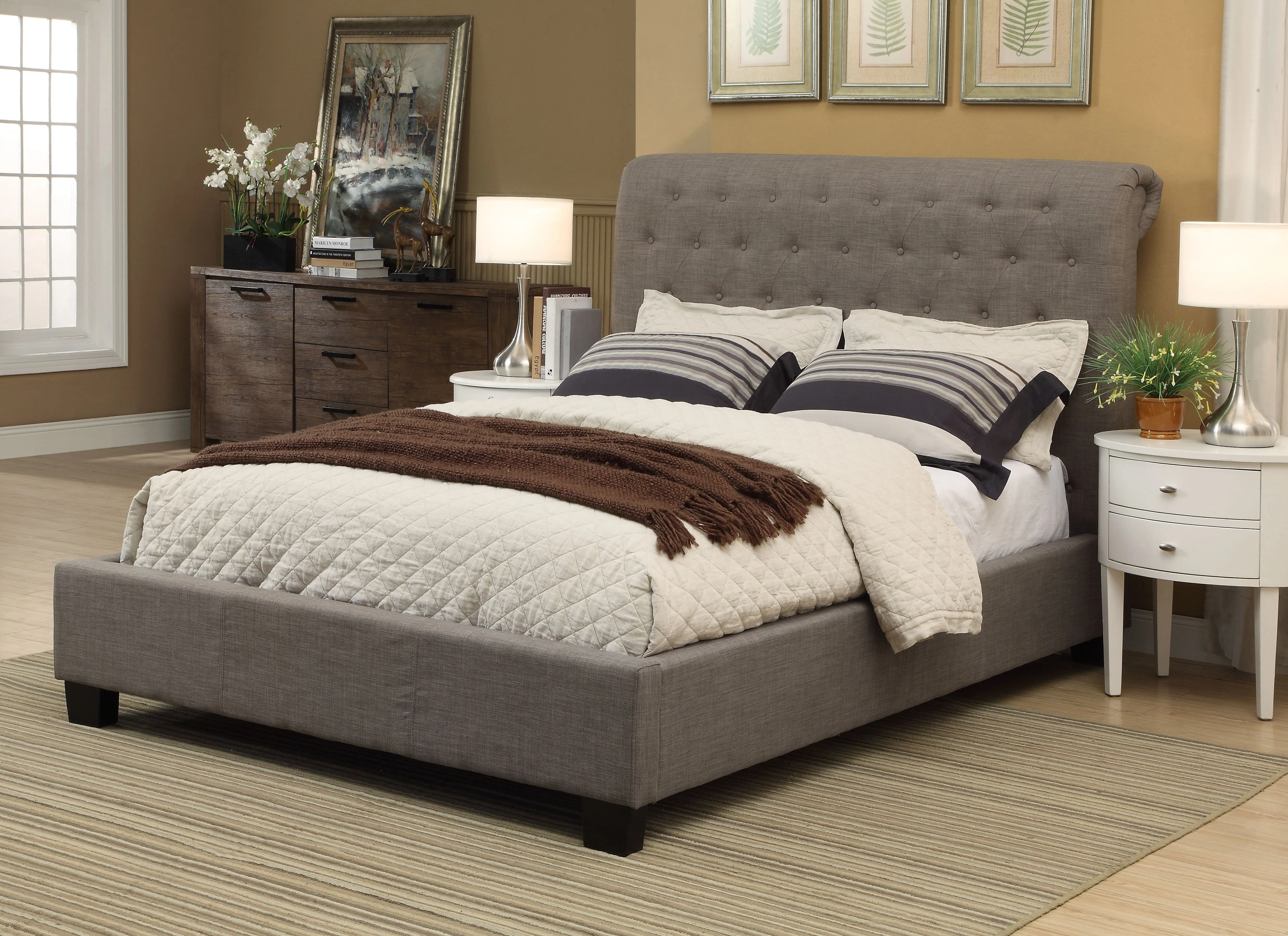 Royal Full-size Tufted Platform Bed