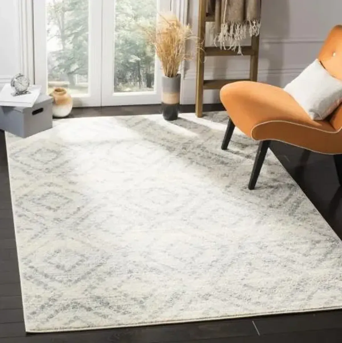 Adirondack Contemporary Ivory / Light Blue 4' X 6' Powerloomed Rug