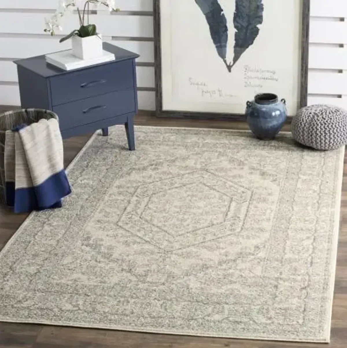 Adirondack Contemporary Ivory / Silver 8' X 8' Round Powerloomed Rug