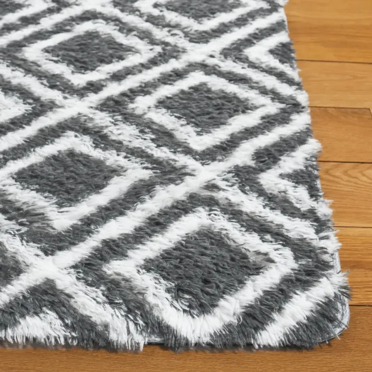 RAINBOW SHAG 102 CHARCOAL  2'-3' x 6' Runner Rug