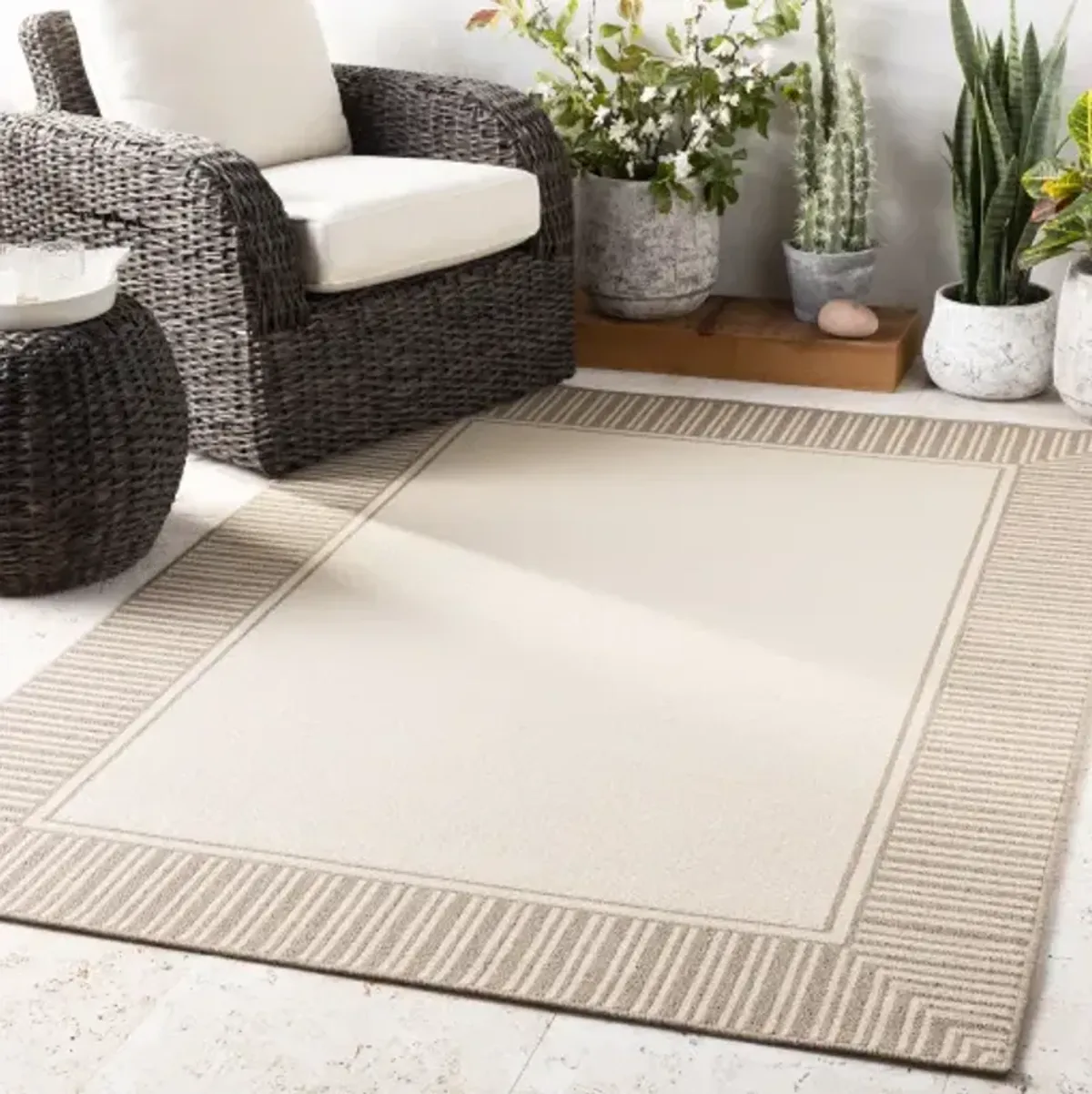 Alfresco 2'5" x 4'5" Rug