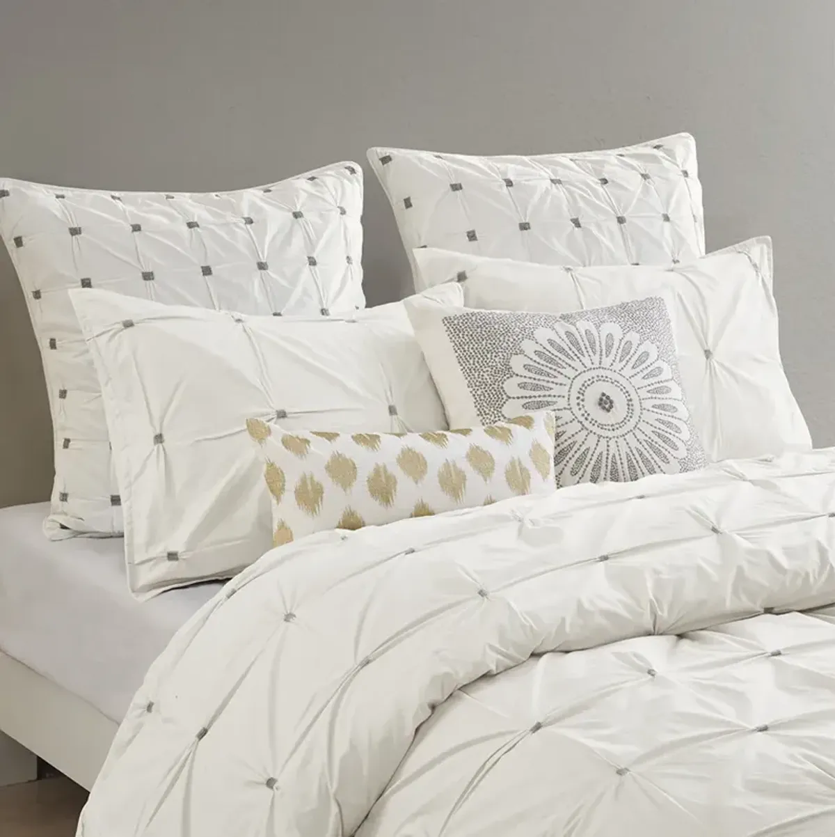 INK+IVY Masie White 3 Piece Elastic Embroidered Cotton Duvet Cover Set