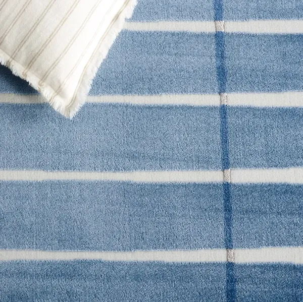 GROOVE 110 BLUE  6'-7' x 6'-7' Square Square Rug