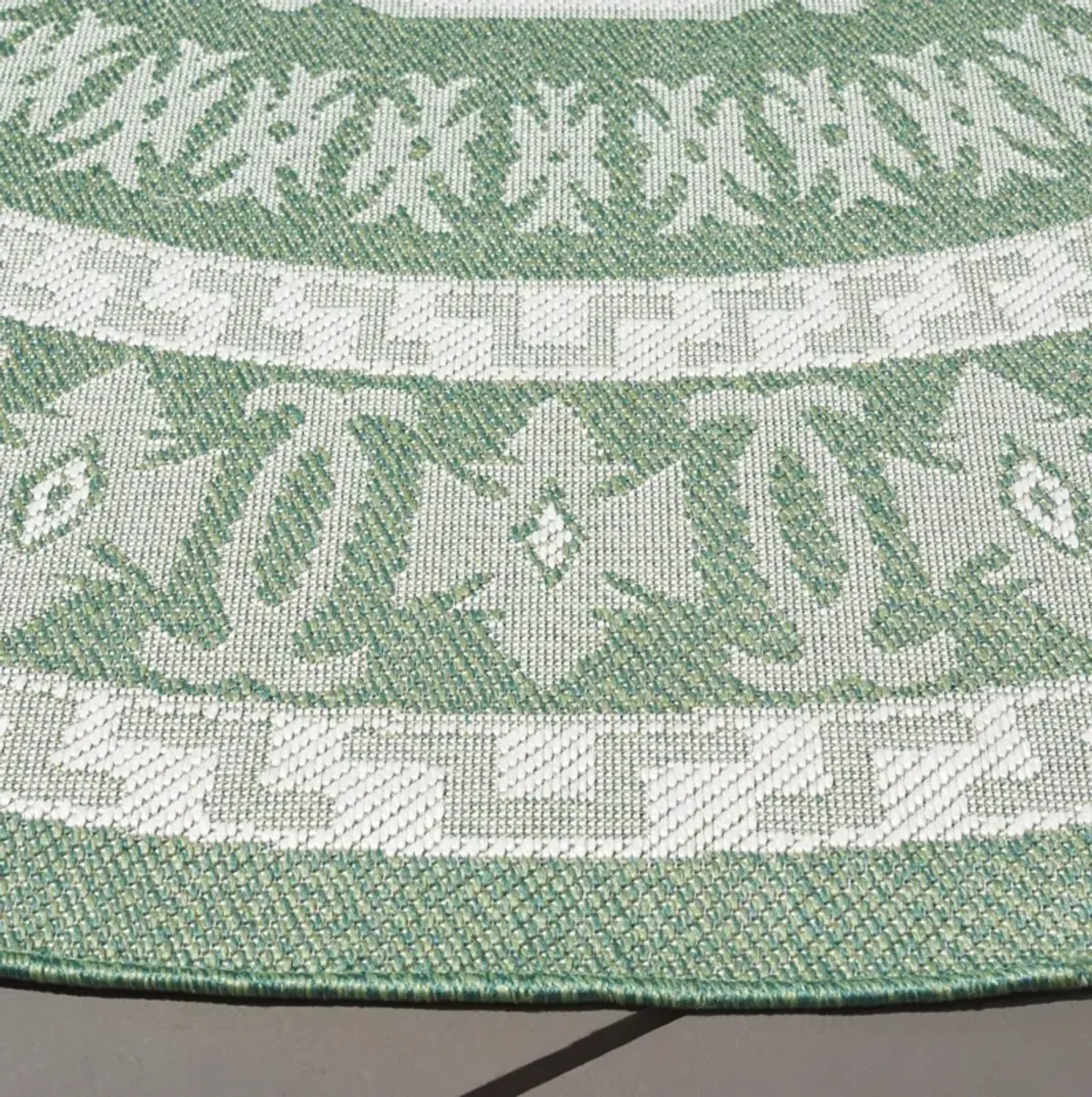 BERMUDA  827 GREEN  6'-7' X 6'-7' Round Round Rug