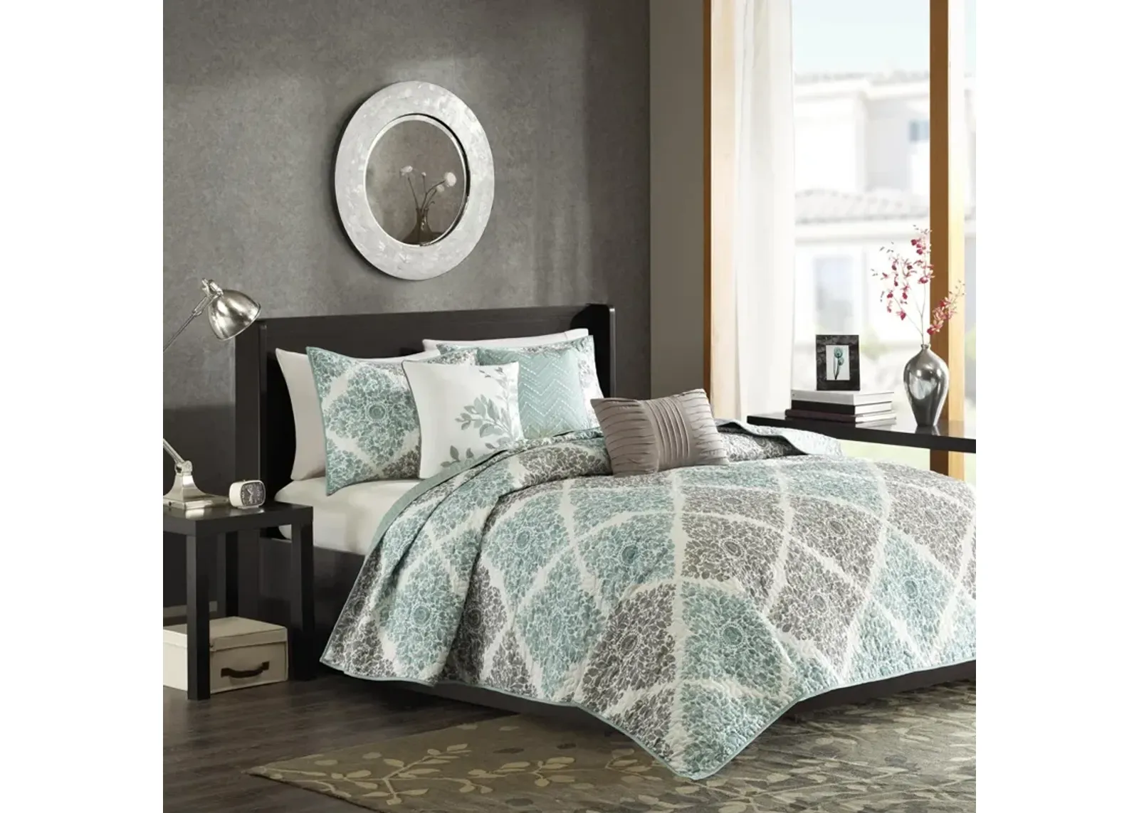 Madison Park Claire Aqua 6 Piece Printed Quilt Set with Throw Pillows